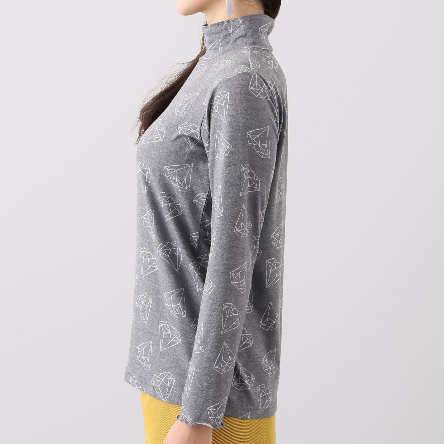 イヴァナ・ヘルシンキ オリジナルプリント モックネックプルオーバー