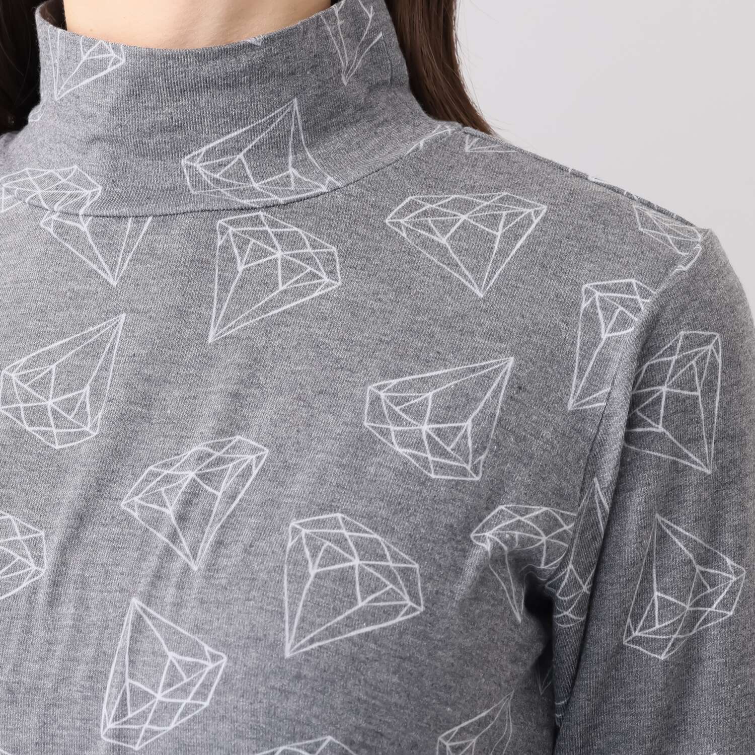 イヴァナ・ヘルシンキ オリジナルプリント モックネックプルオーバー