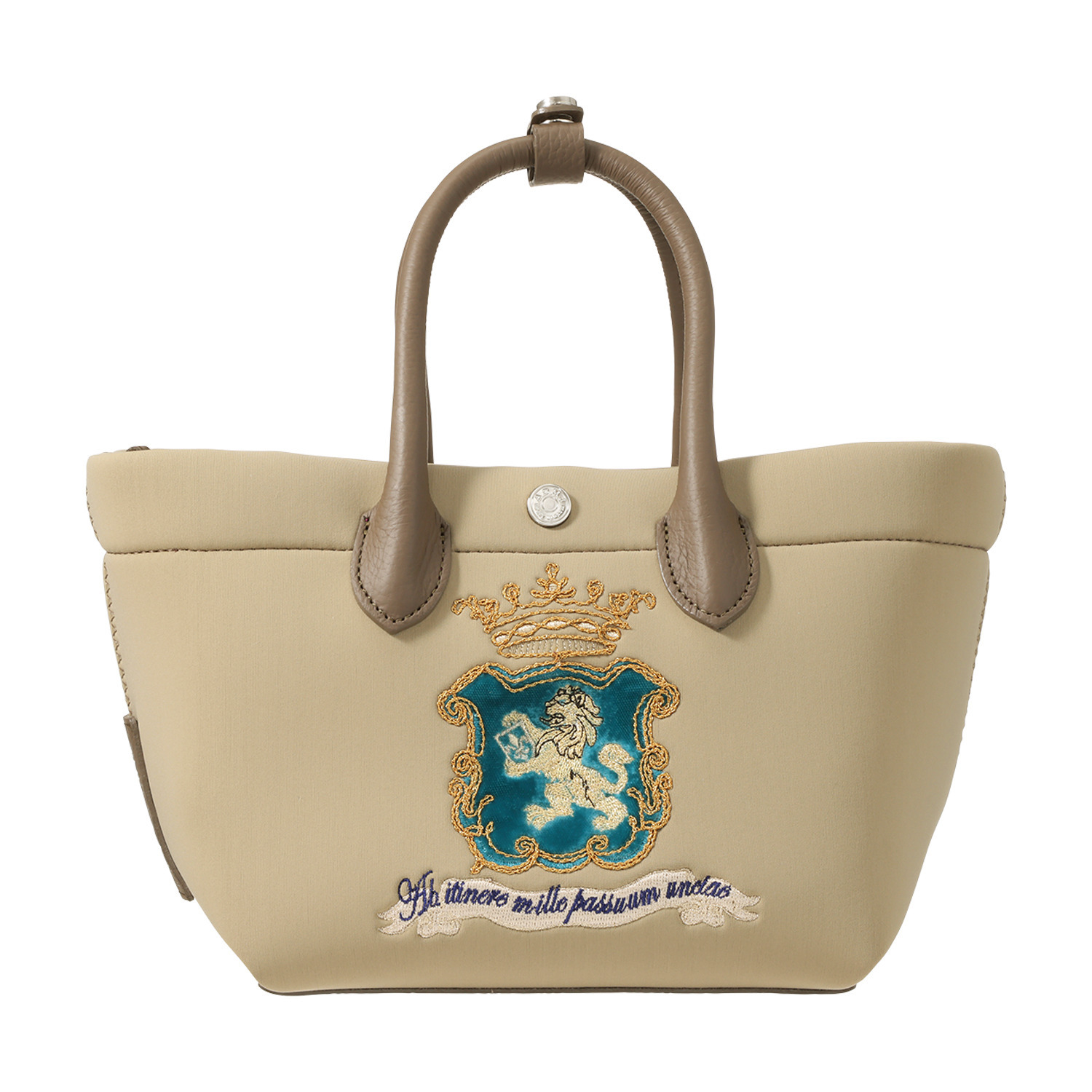 エーディーエムジェイ マジックライト エンブレム刺しゅう トートバッグ ＜Ｓ＞