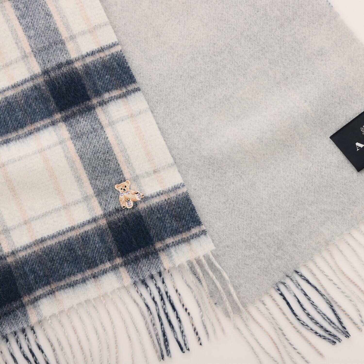 アクアスキュータム ウール１００％ ダブルフェイスマフラー