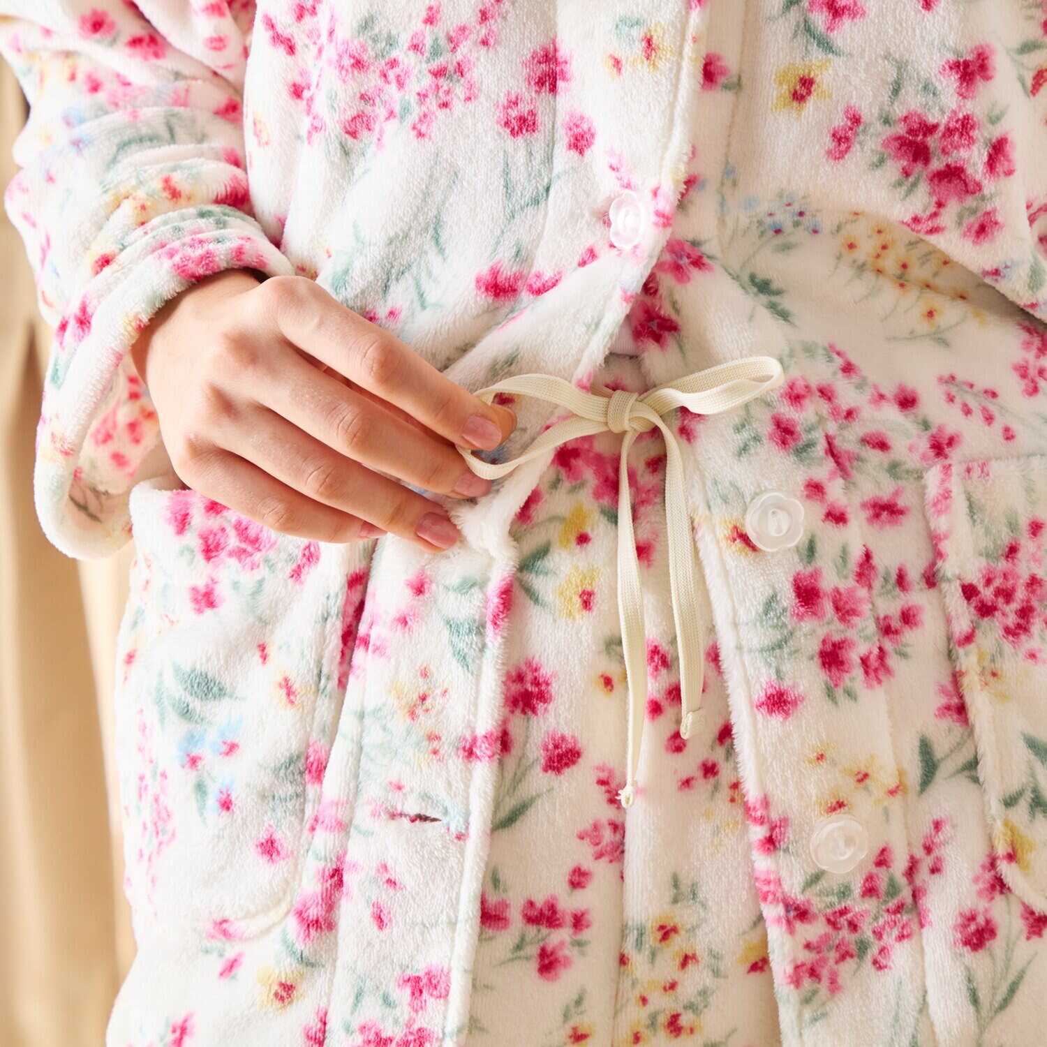 ｎｉｓｈｉｋａｗａ　西川 軽くてやわらか フワフワタッチ♪ 首元・お腹あったか パジャマ