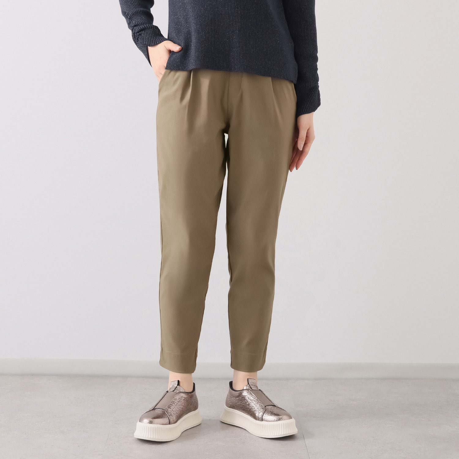 アトリエール ハイストレッチ テーパードパンツ