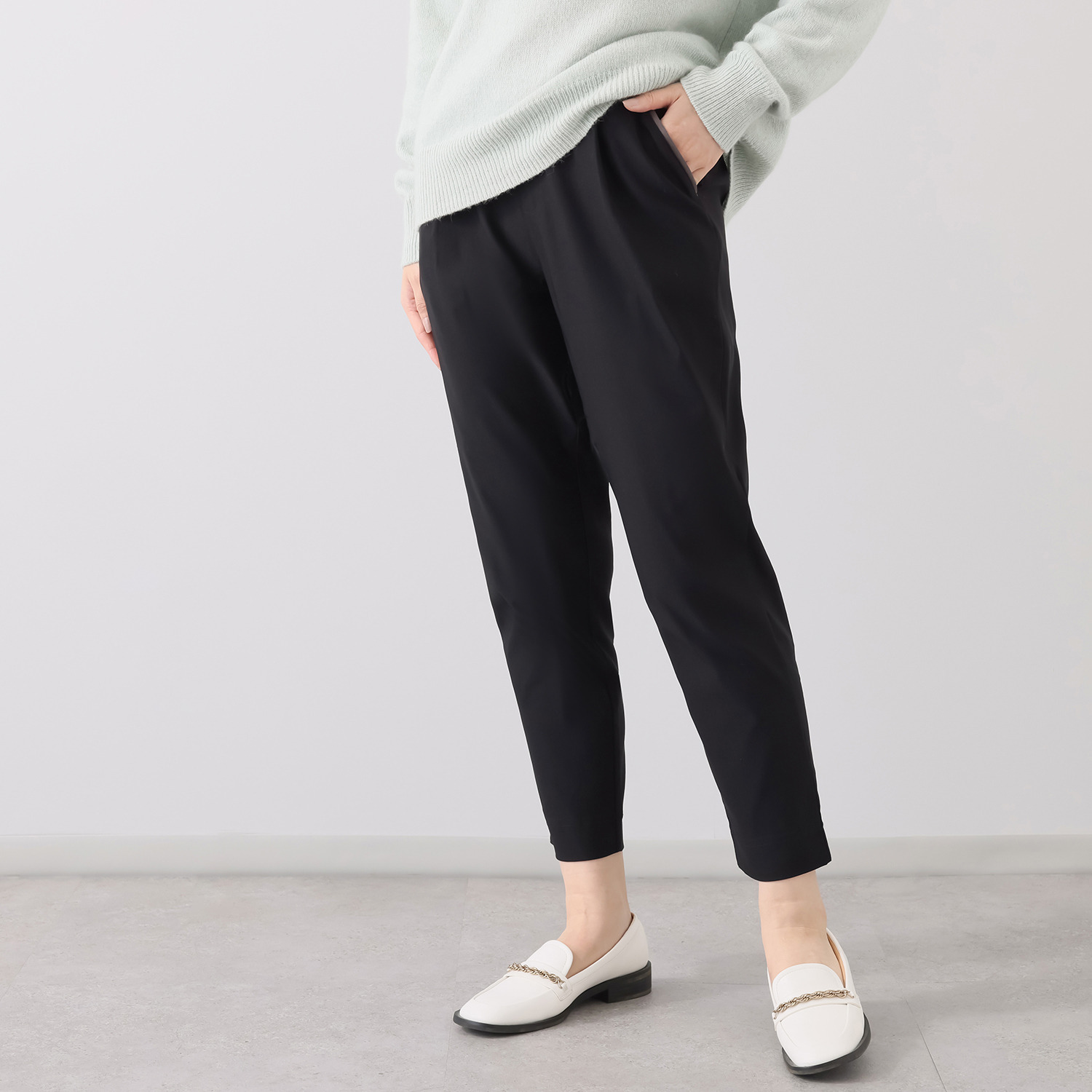 アトリエール ハイストレッチ テーパードパンツ