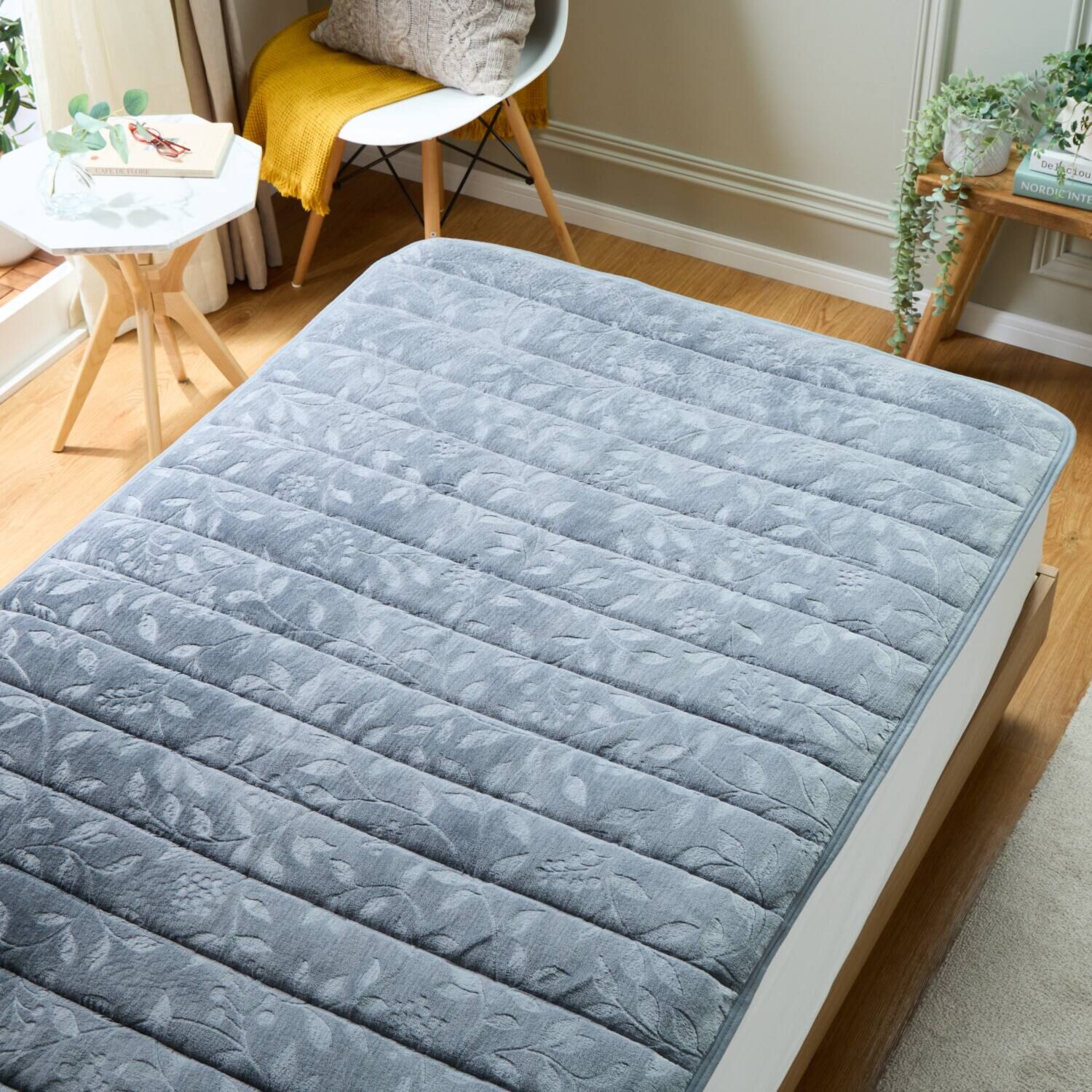 ｎｉｓｈｉｋａｗａ　西川 ゴム無しでもズレにくい！ 吸湿発熱 置くらくホット敷きパッド ＜シングル＞