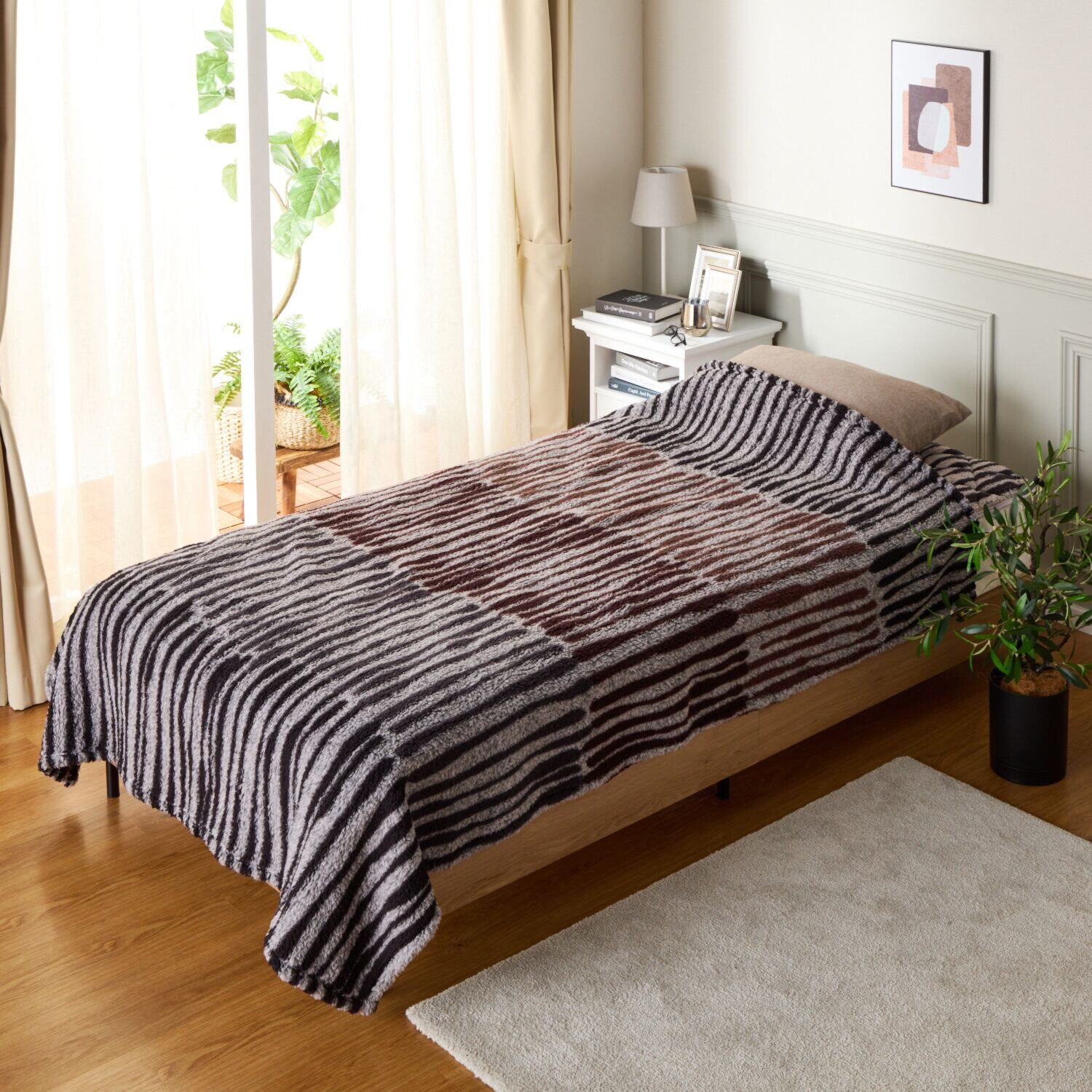 ｎｉｓｈｉｋａｗａ　西川 軽くてふわふわ！ 抗菌・消臭・蓄熱 もこもふブランケット ＜ダブル＞