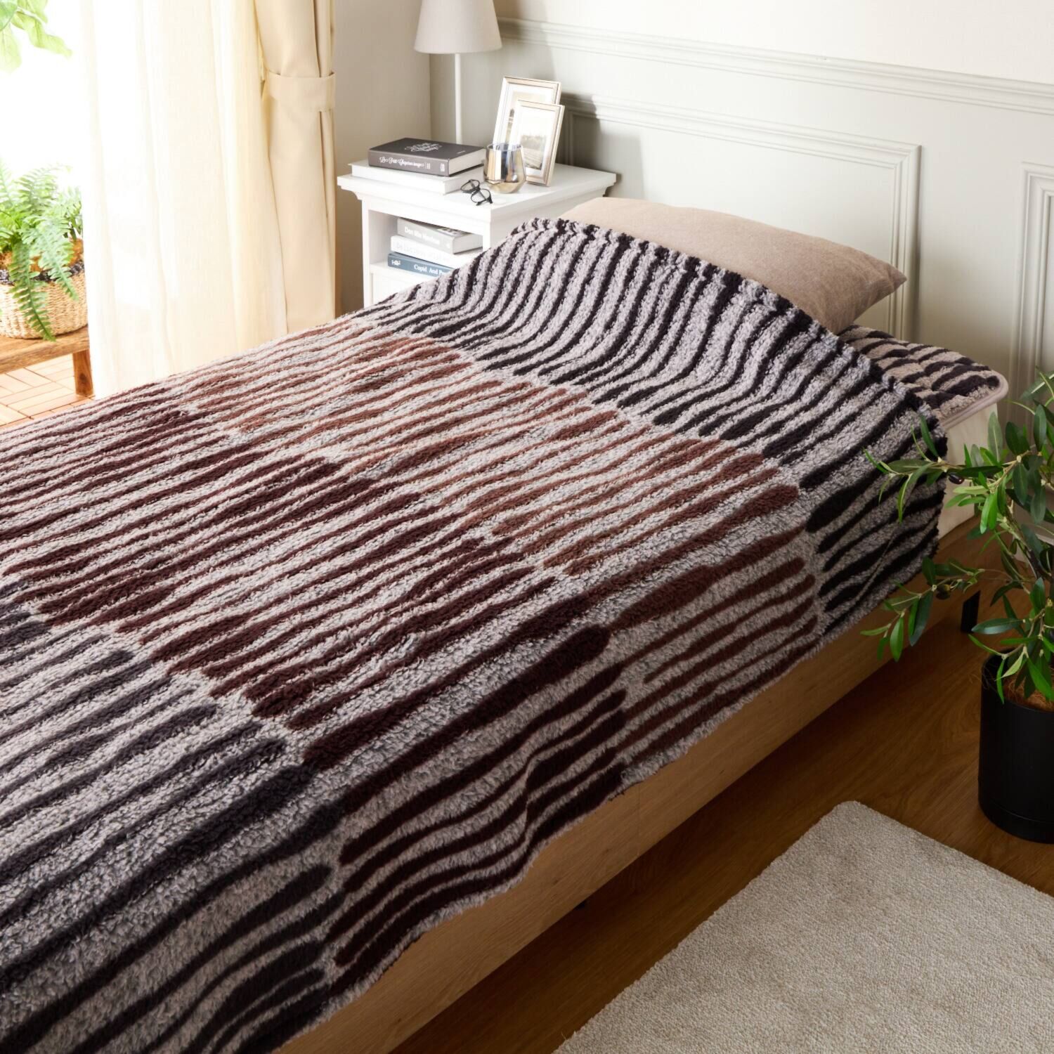 ｎｉｓｈｉｋａｗａ　西川 軽くてふわふわ！ 抗菌・消臭・蓄熱 もこもふブランケット ＜ダブル＞