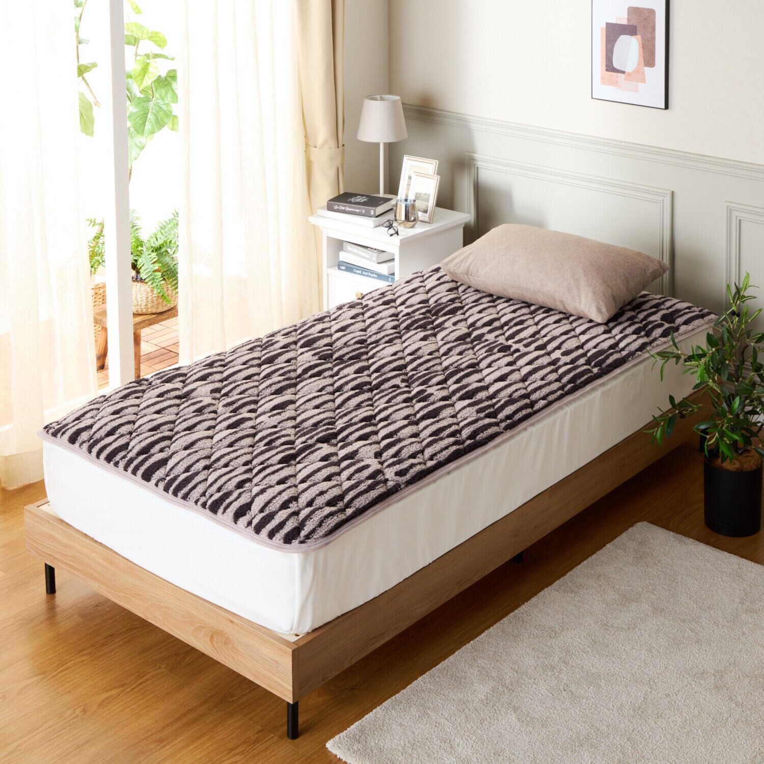 ｎｉｓｈｉｋａｗａ　西川 抗菌・消臭・蓄熱 もこもふ敷きパッド ＜セミダブル＞