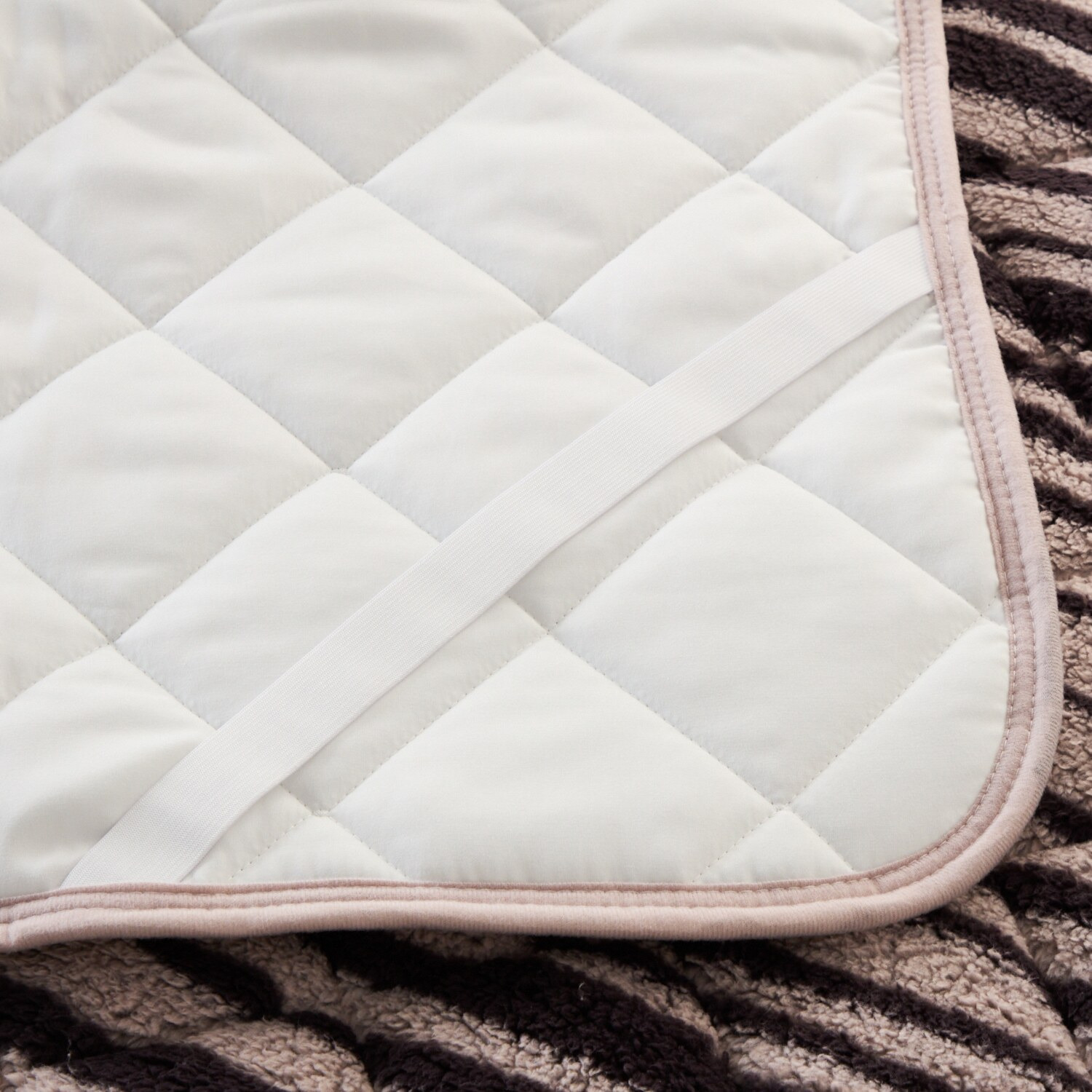 ｎｉｓｈｉｋａｗａ　西川 抗菌・消臭・蓄熱 もこもふ敷きパッド ＜ダブル＞