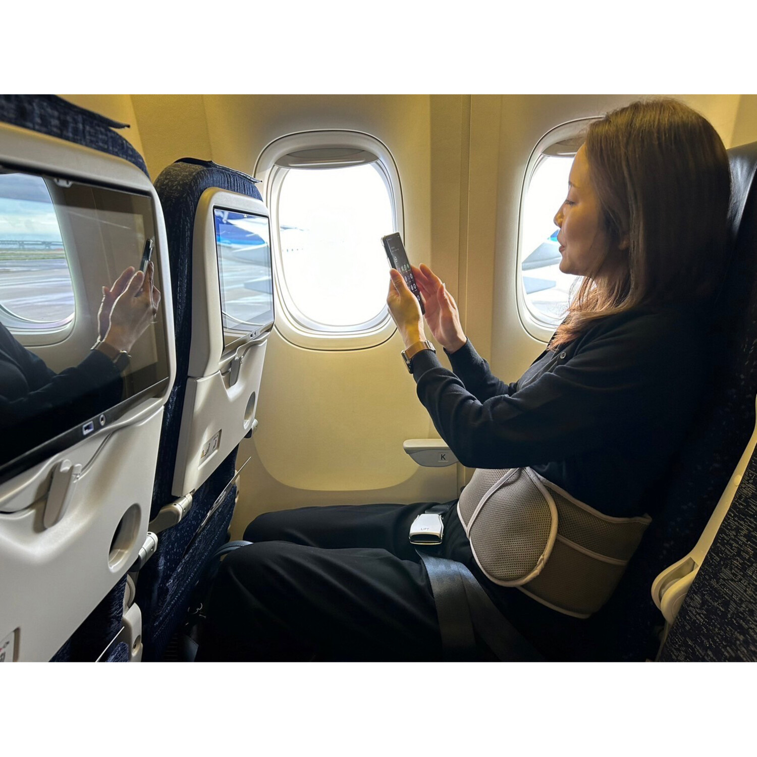 エクラスタイル 腰のすき間を埋めて支える リバーシブル 腰ピタンクッション