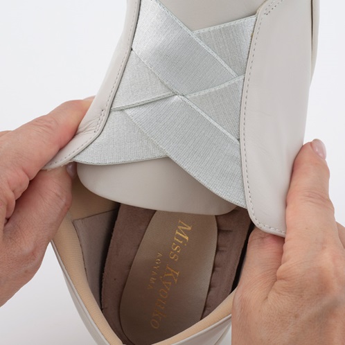 ミスキョウコ 日本製　はっ水ソフト牛革 クロスゴムデザイン 軽量オパンケスニーカー