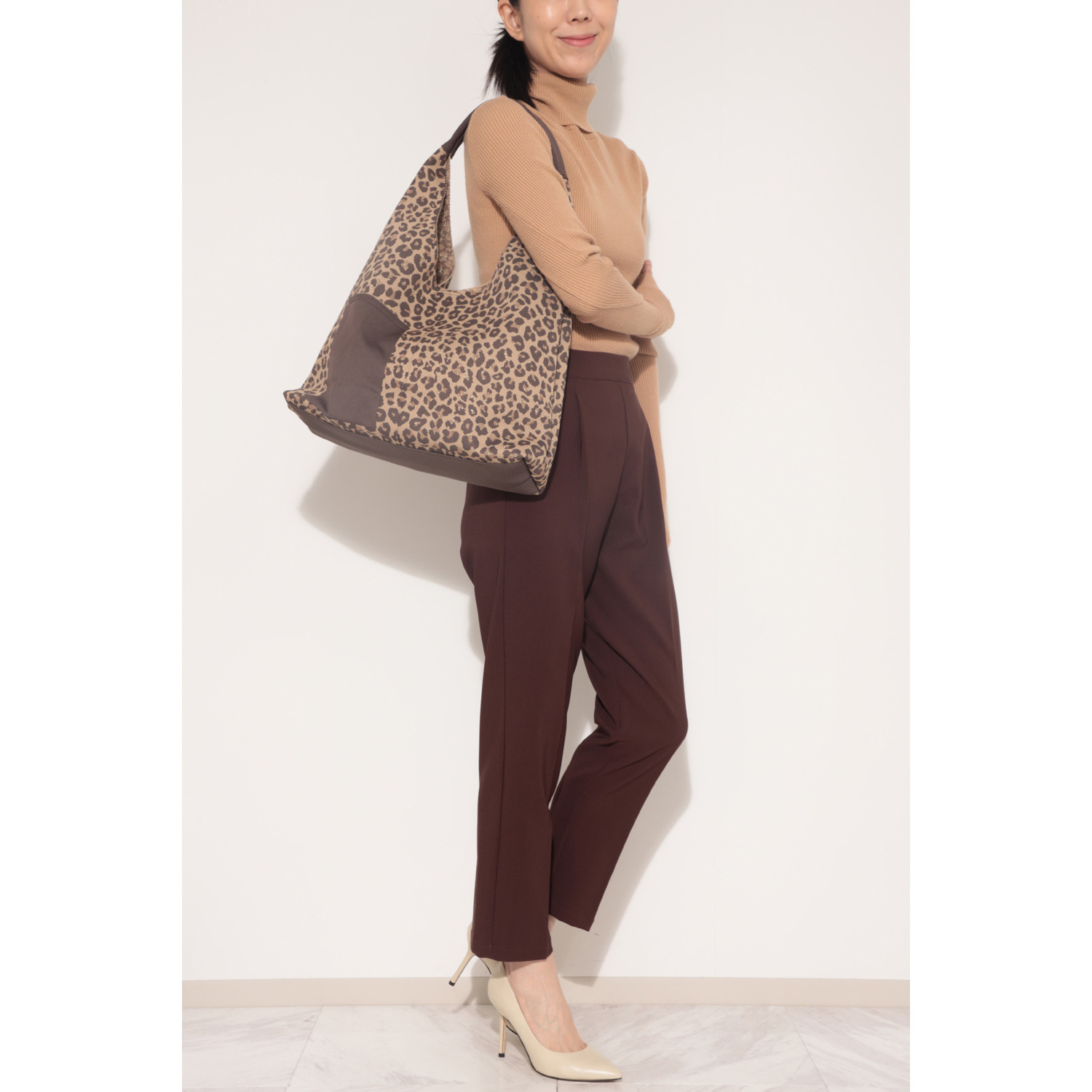 ルートート Ａ４すっぽり、肩掛けＯＫ ニット ラウンドトートバッグ ＜同柄ポーチ付＞