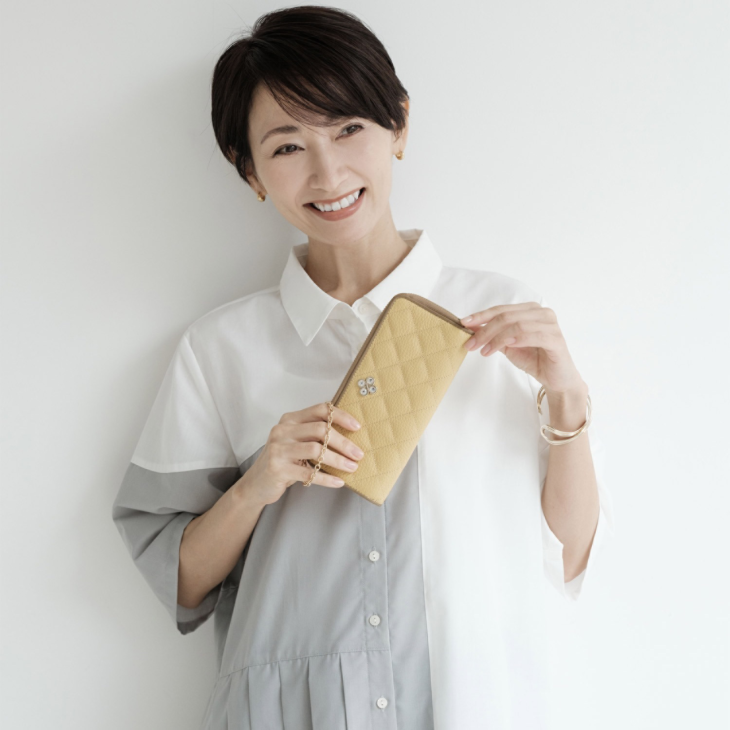 マリ・クレール イタリアンレザー カードが見やすい！ 大容量なのにコンパクト クローバーモティーフ Ｌ字ファスナー長財布