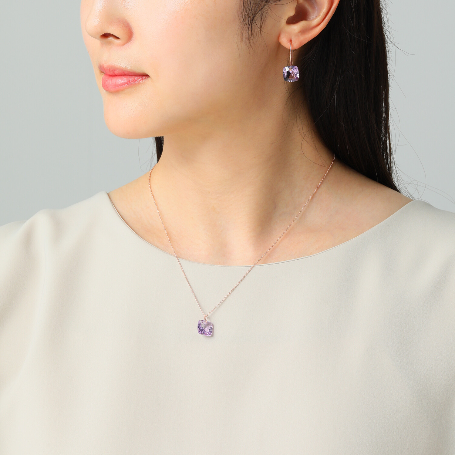 セレンディラム シルバー 透明感あふれる クッション コンケーブカット ジェムストーンペンダント