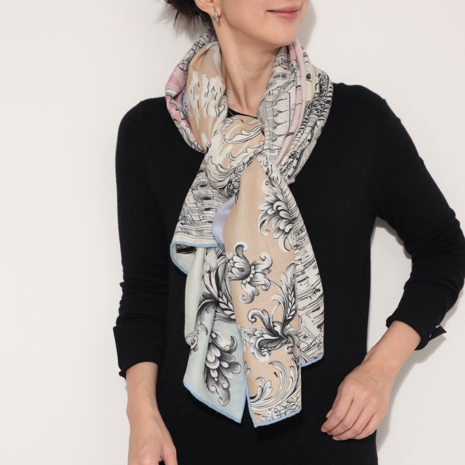 クリス・セリーン ウールシルク 両面プリント大判スカーフ ＜キャッスルモーニング＞