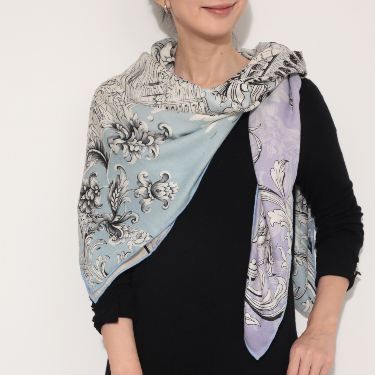 クリス・セリーン ウールシルク 両面プリント大判スカーフ ＜キャッスルモーニング＞