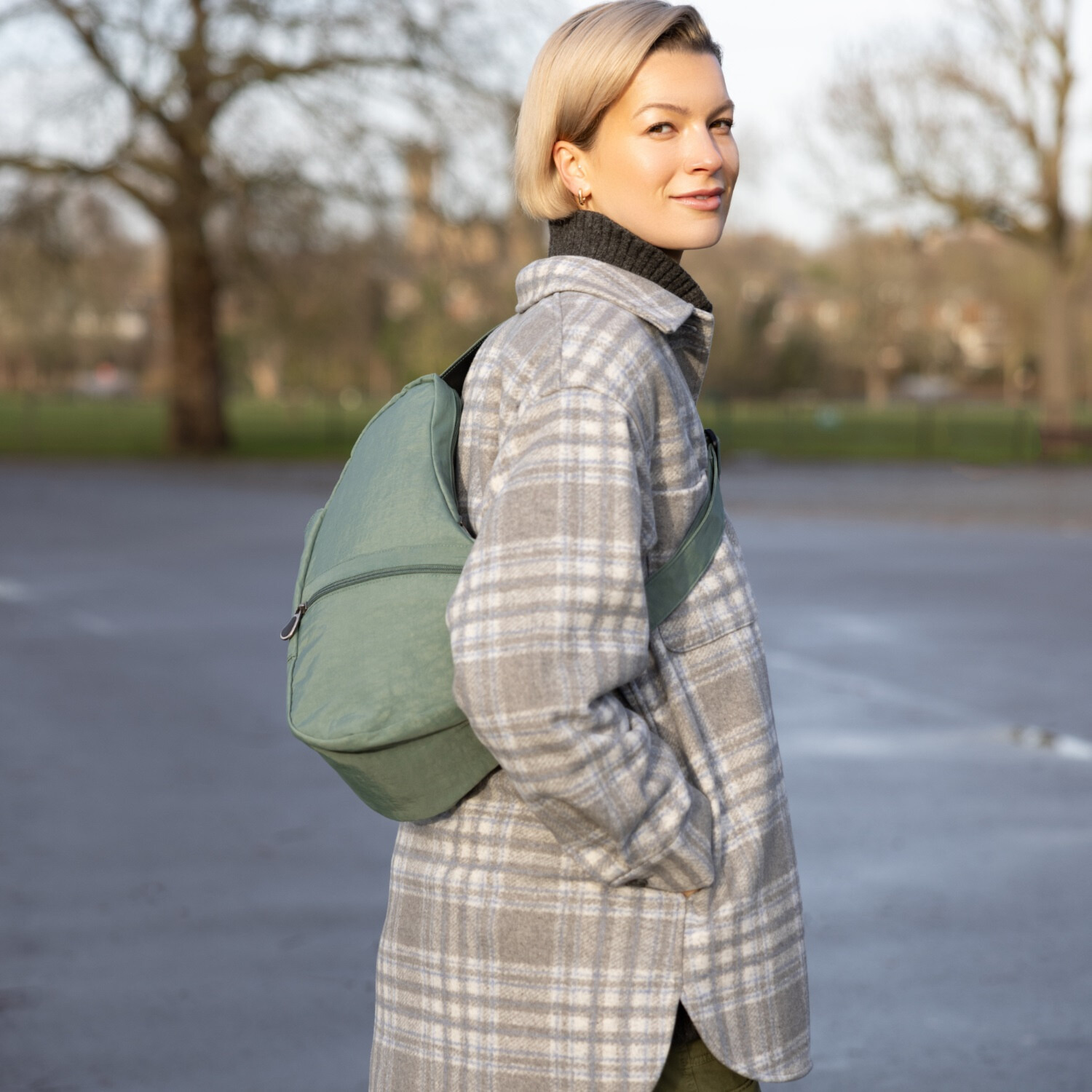 ヘルシーバックバッグ ポーチ付　はっ水 テクスチャードナイロン ボディーバッグ