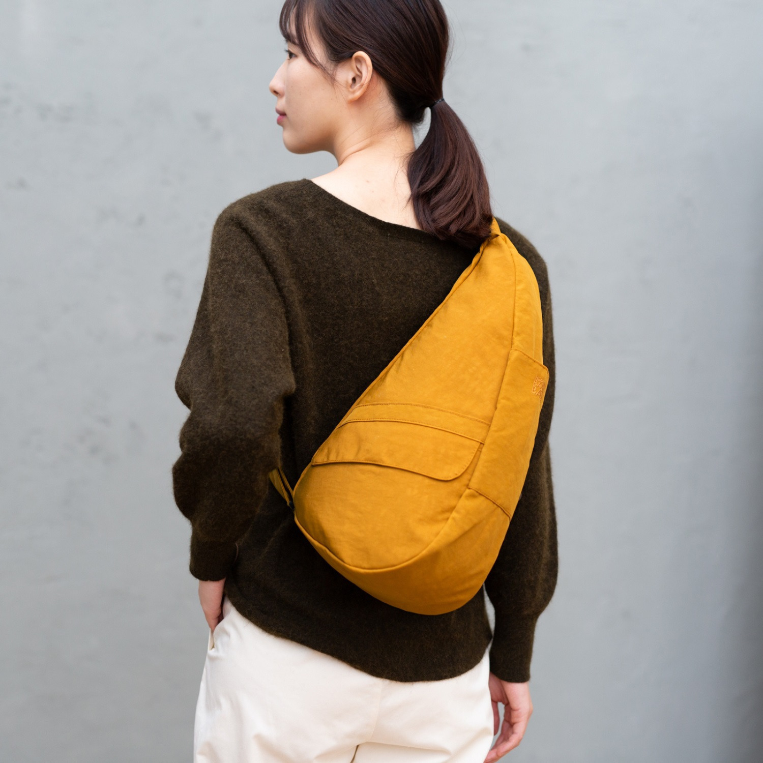 ヘルシーバックバッグ ポーチ付　はっ水 テクスチャードナイロン ボディーバッグ