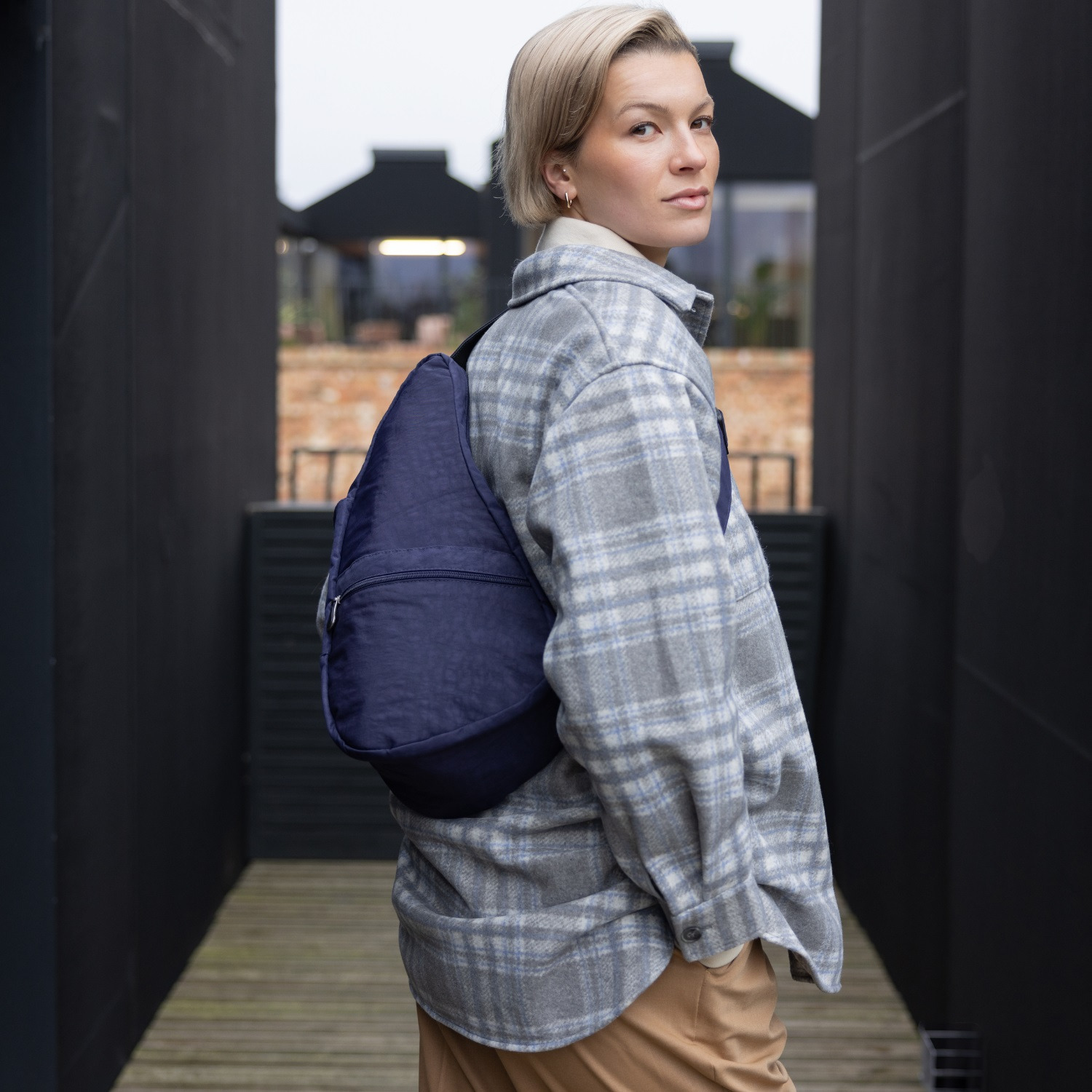 ヘルシーバックバッグ ポーチ付　はっ水 テクスチャードナイロン ボディーバッグ