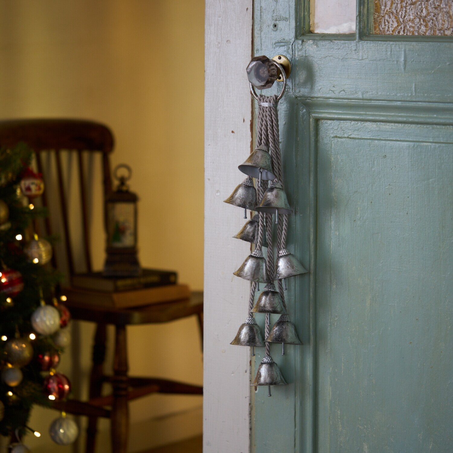 ゴージャスな音色を奏でる ドアベルハンガー