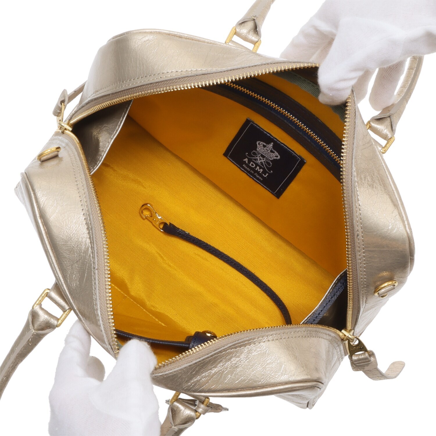 エーディーエムジェイ イタリアンレザー クラックメタル ２ウェイボストンバッグ ＜２８ｃｍ＞