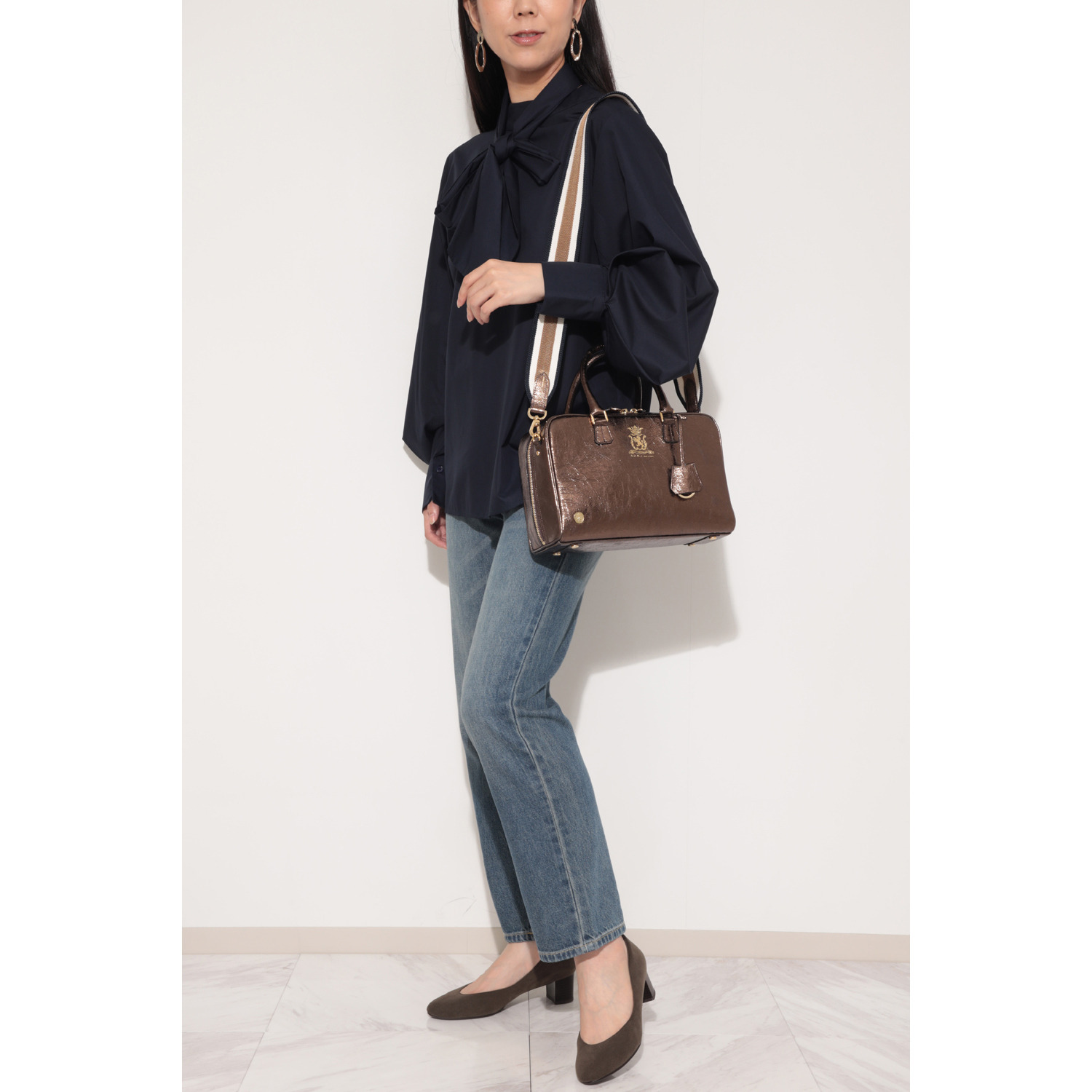 エーディーエムジェイ イタリアンレザー クラックメタル ２ウェイボストンバッグ ＜２８ｃｍ＞