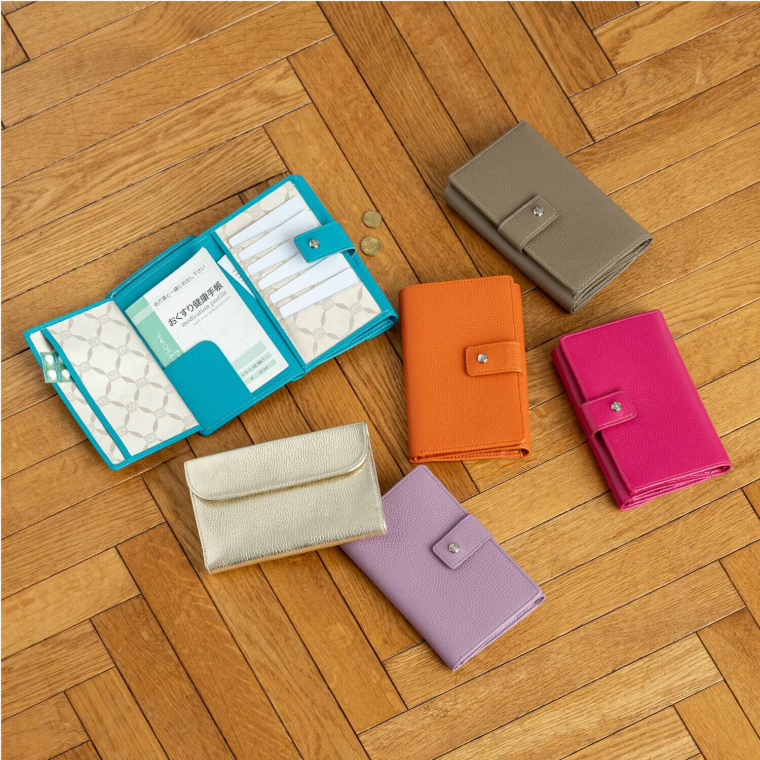 ジウディ ＜イタリア製＞ マストロット社製牛革 ウォレット機能付 おくすり手帳ホルダー