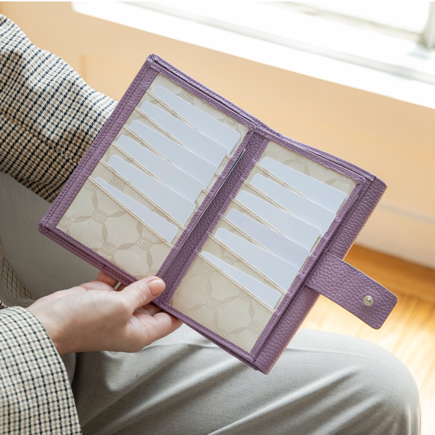 ジウディ ＜イタリア製＞ マストロット社製牛革 ウォレット機能付 おくすり手帳ホルダー