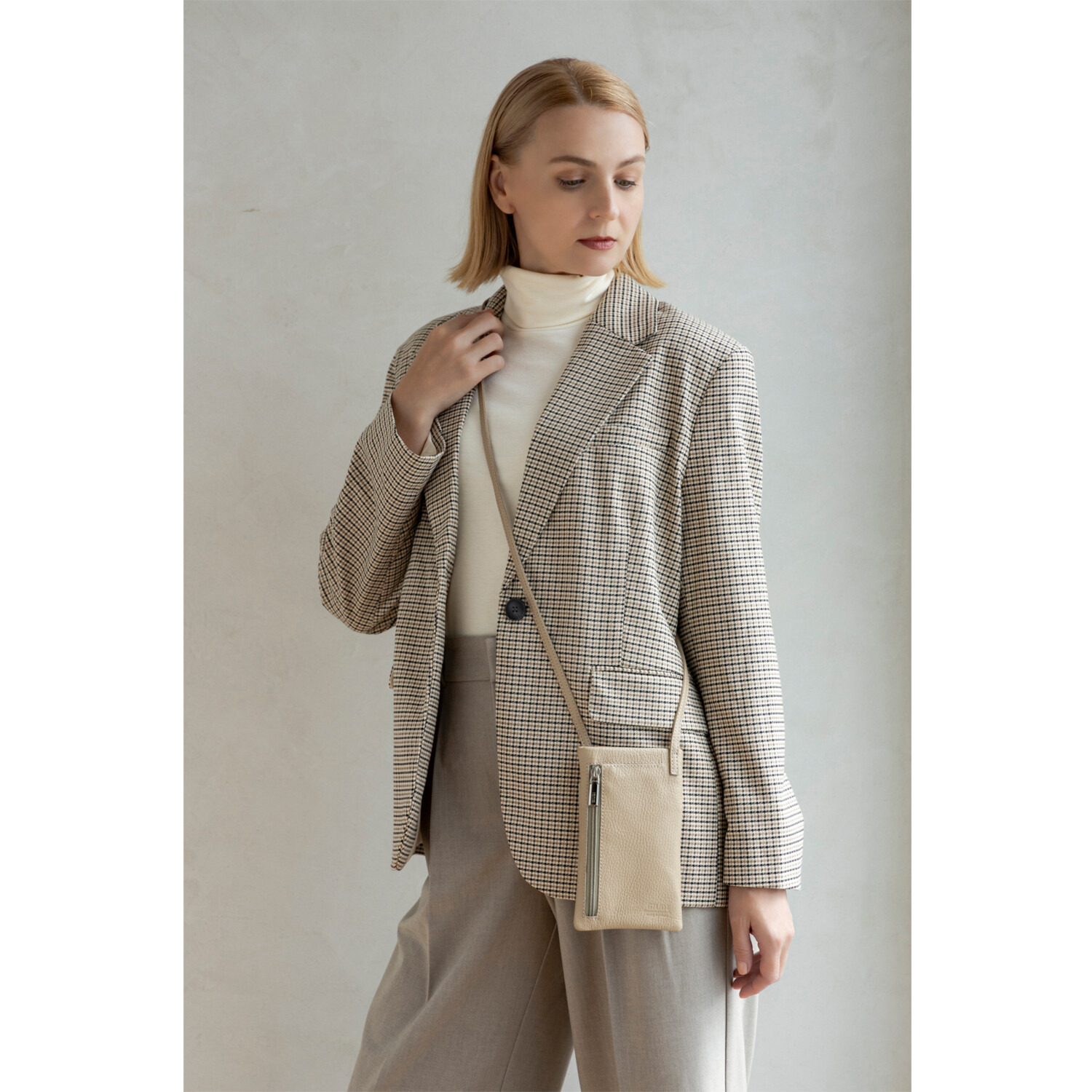 ジウディ ＜イタリア製＞ マストロット社製牛革 ストラップ付 ミニマムポーチ