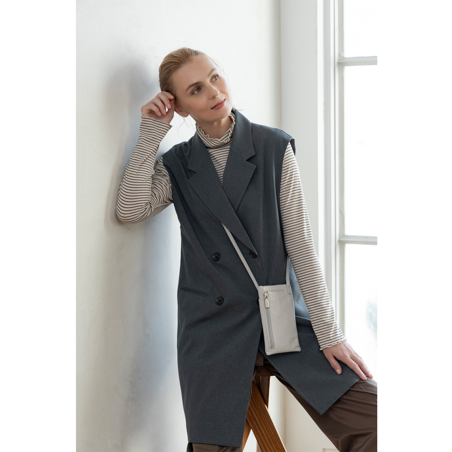 ジウディ ＜イタリア製＞ マストロット社製牛革 ストラップ付 ミニマムポーチ