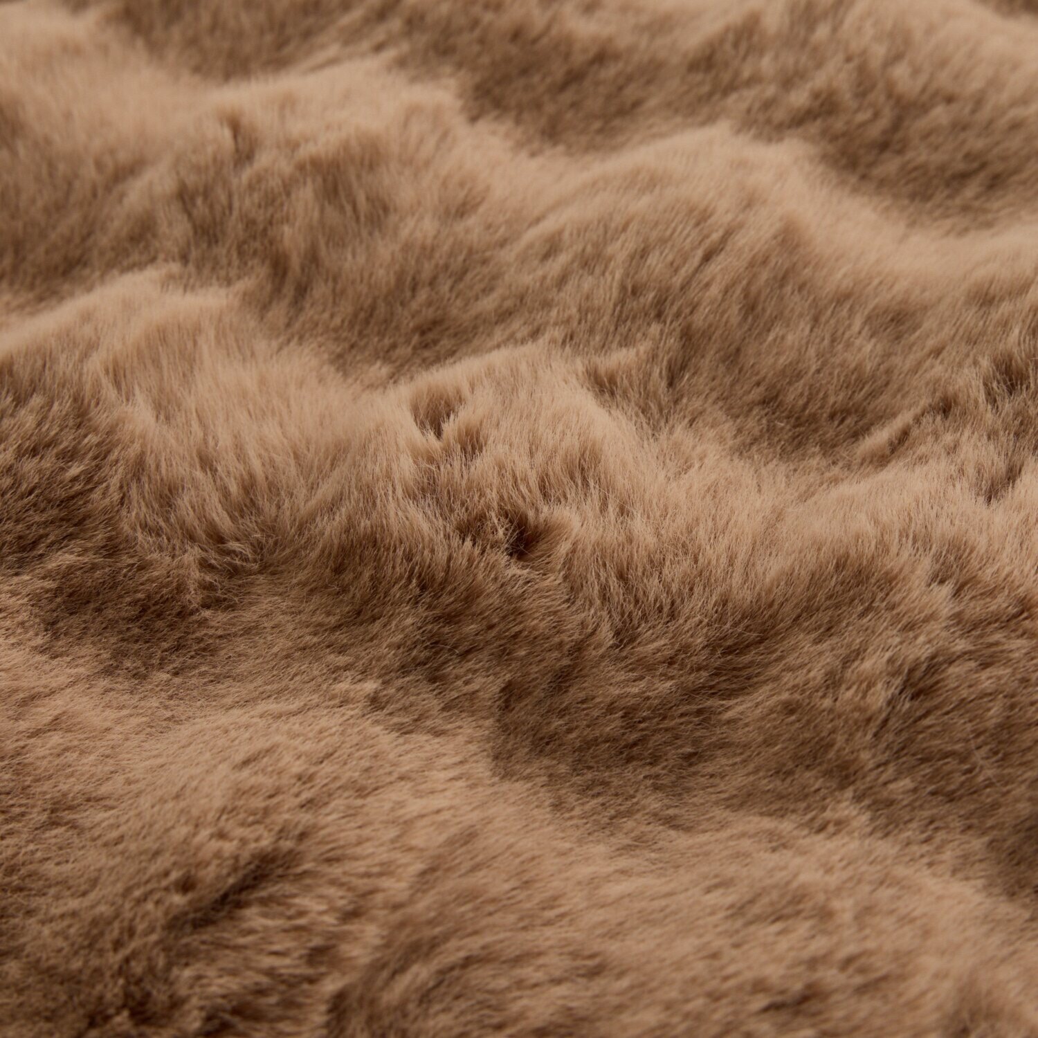 ふわふわファータッチ 蓄熱ウレタン入り 足元あったかラグ ＜６５×１７０ｃｍ＞