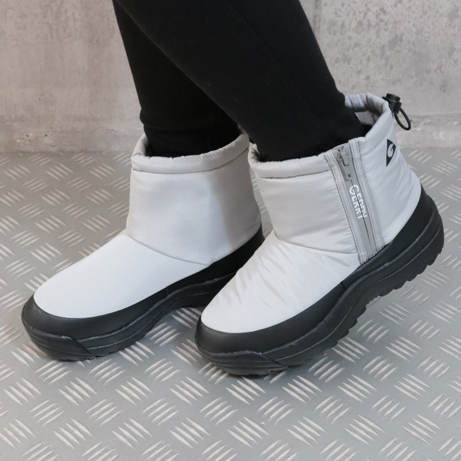 ＧＥＲＲＹ 防水・はっ水 ファスナーで履きやすい スパイク付ショートブーツ