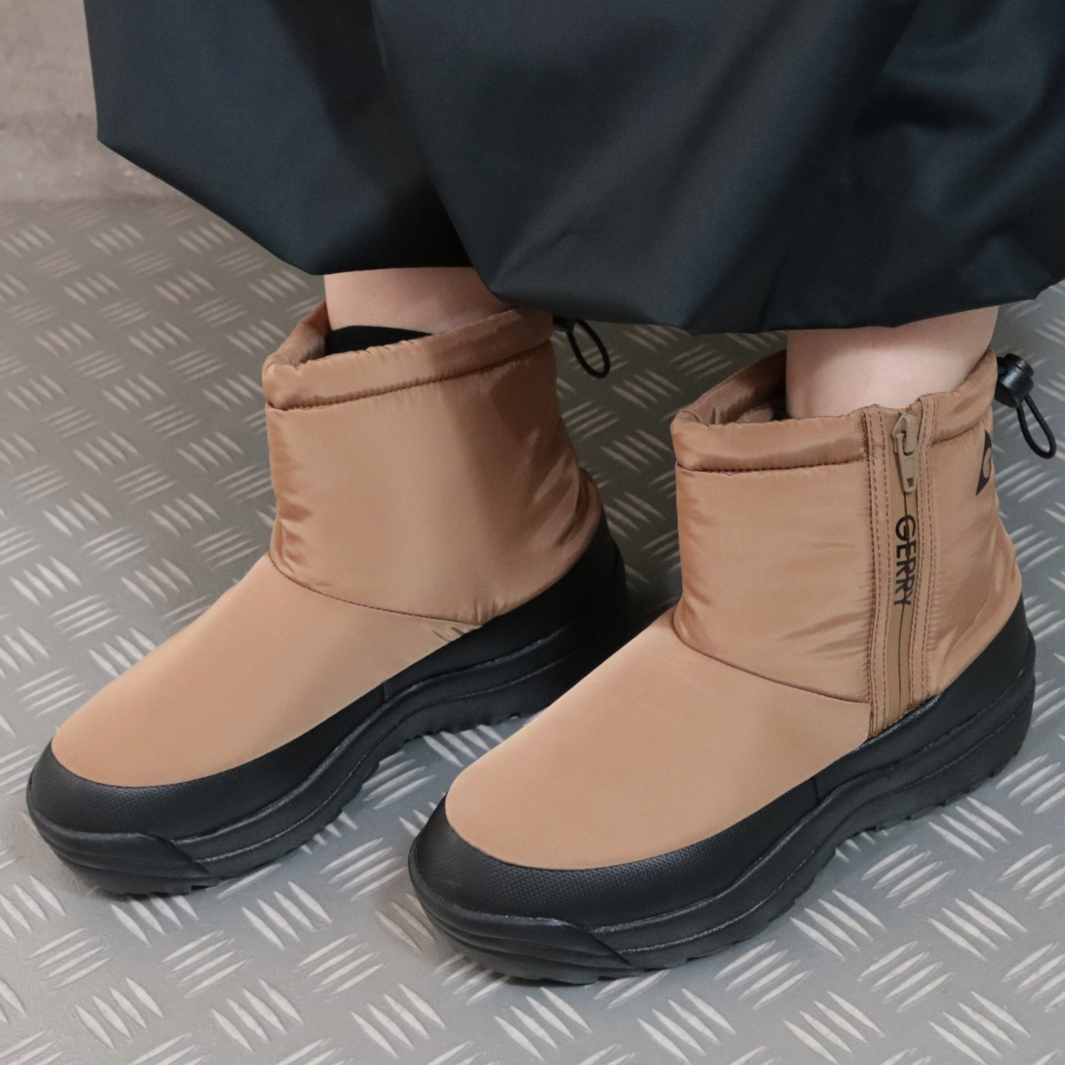 ＧＥＲＲＹ 防水・はっ水 ファスナーで履きやすい スパイク付ショートブーツ