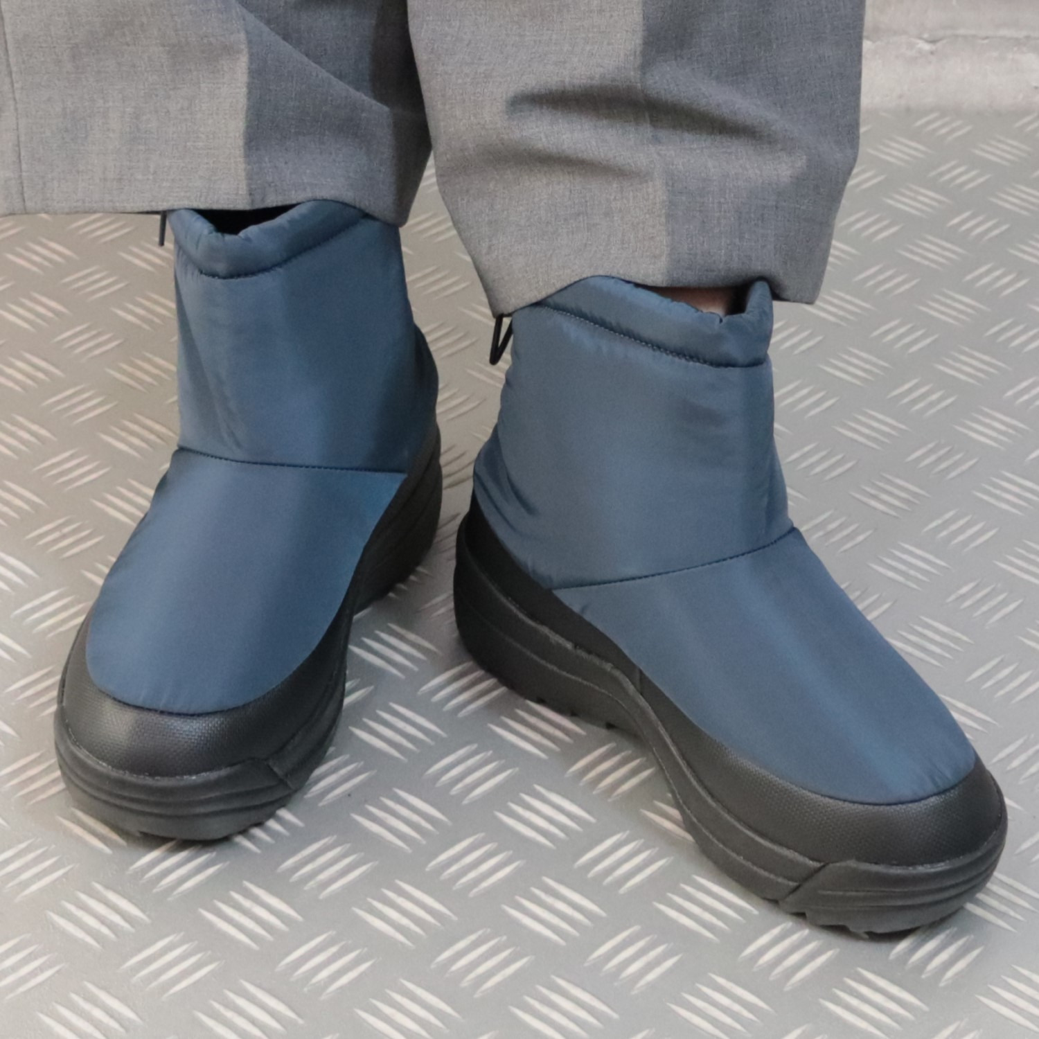 ＧＥＲＲＹ 防水・はっ水 ファスナーで履きやすい スパイク付ショートブーツ