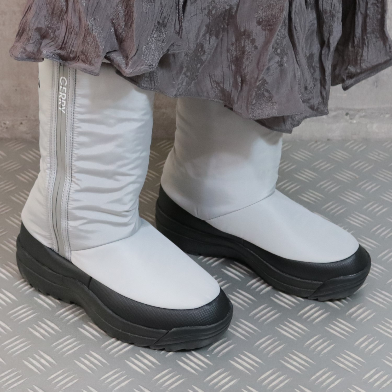 ＧＥＲＲＹ 防水・はっ水 ファスナーで履きやすい スパイク付ロングブーツ