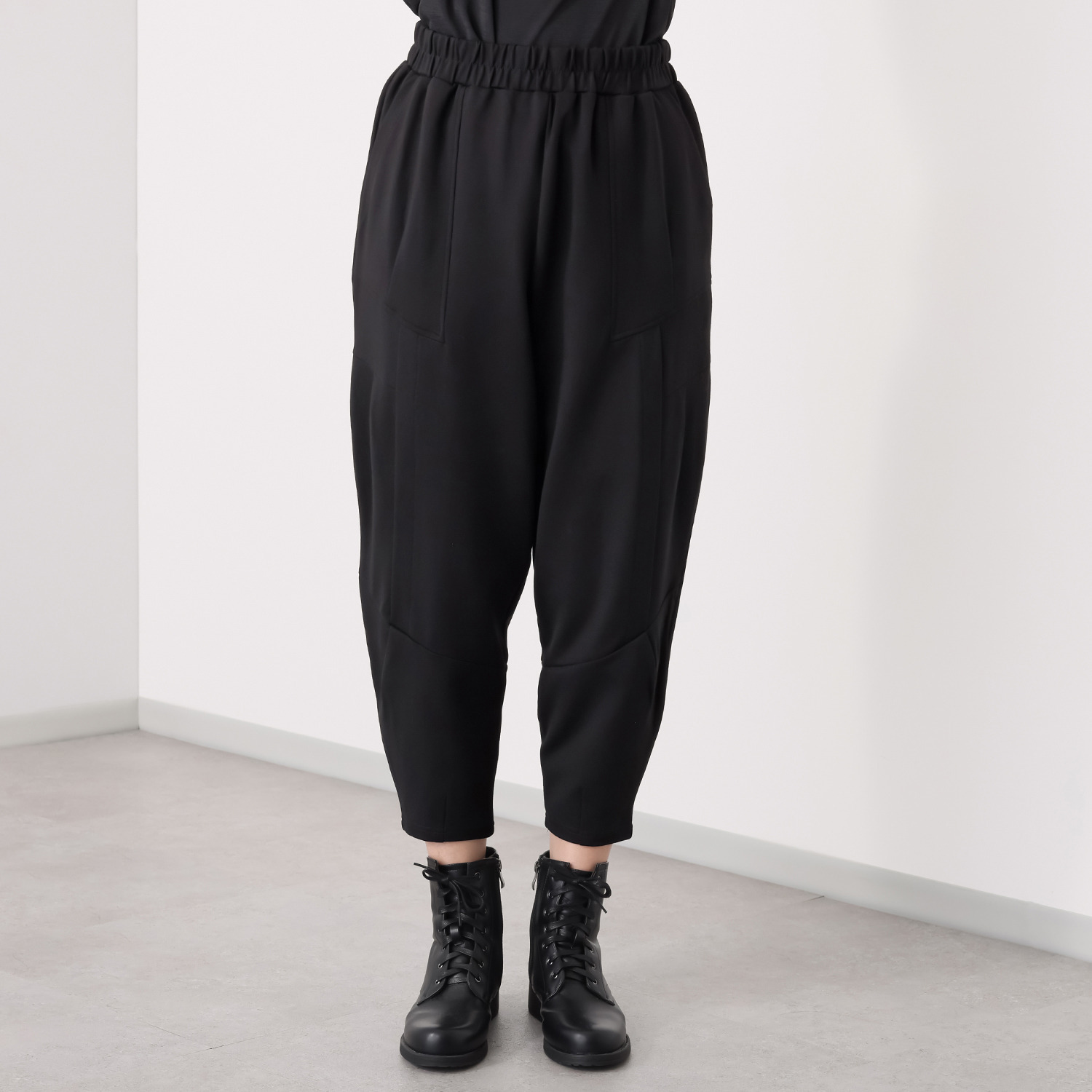 コイビトミサキ　ブラック タックアクセント テーパードパンツ