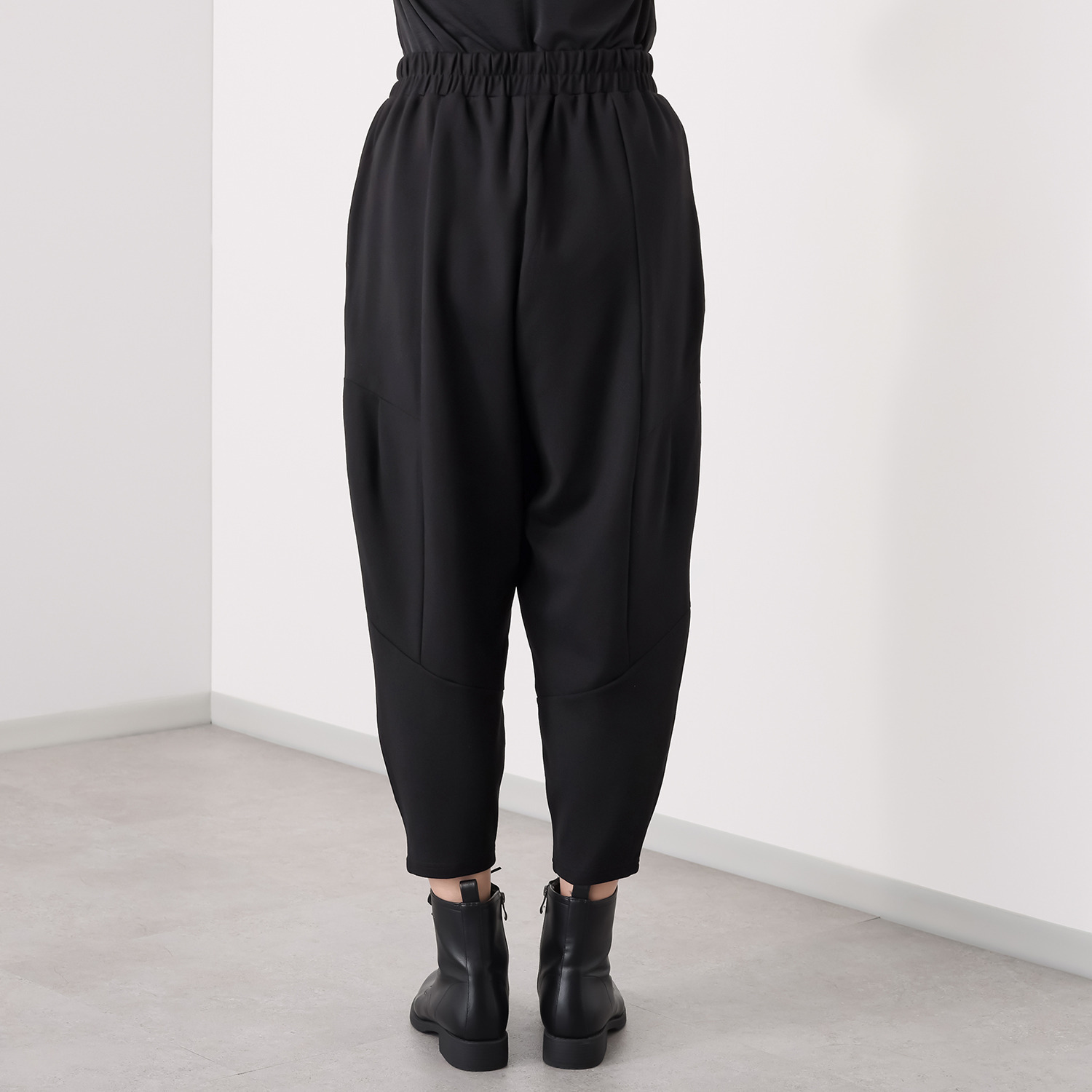 コイビトミサキ　ブラック タックアクセント テーパードパンツ