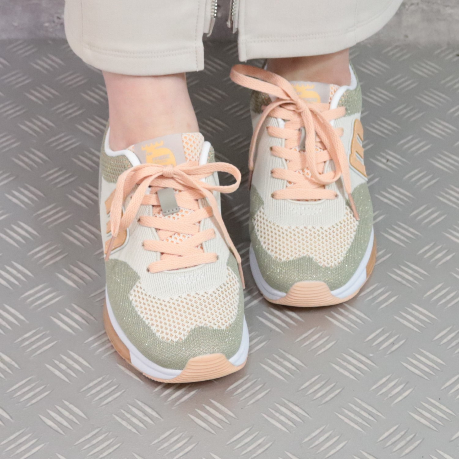 モズ コンビアクセント ダブルのエア入りソール 軽量ニットスニーカー 