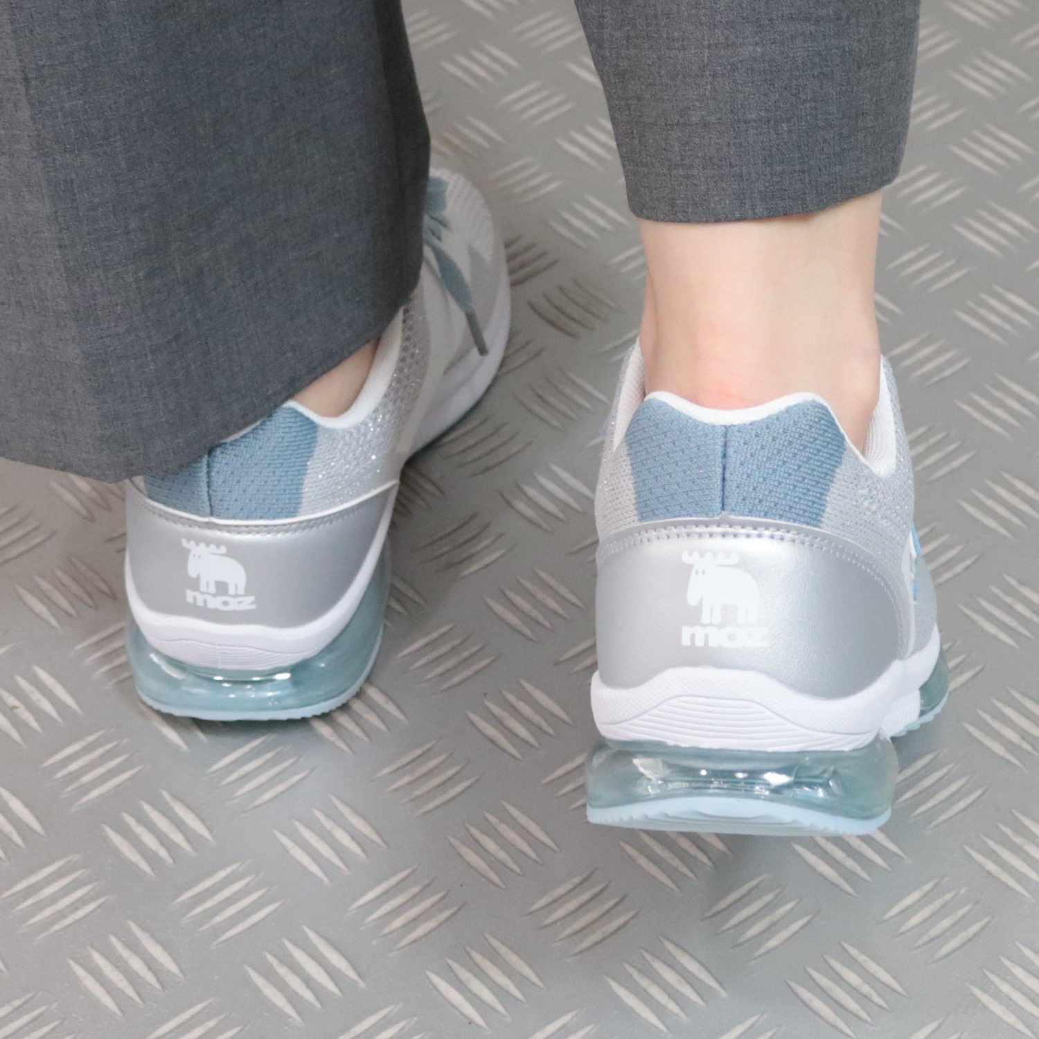 モズ コンビアクセント ダブルのエア入りソール 軽量ニットスニーカー 