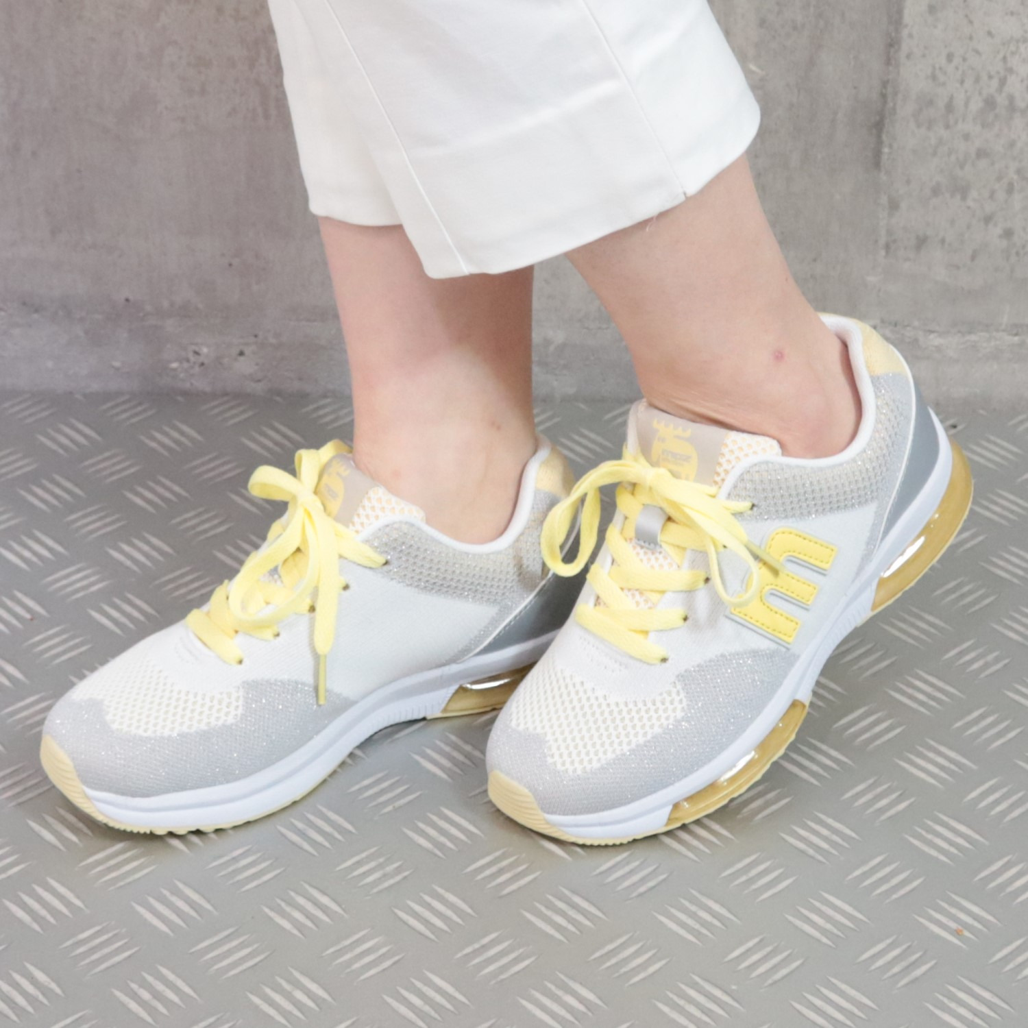 モズ コンビアクセント ダブルのエア入りソール 軽量ニットスニーカー 