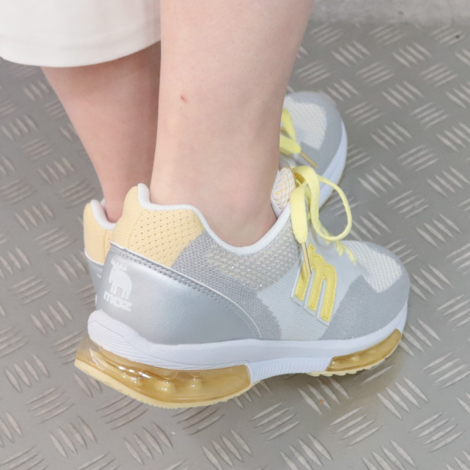 モズ コンビアクセント ダブルのエア入りソール 軽量ニットスニーカー 