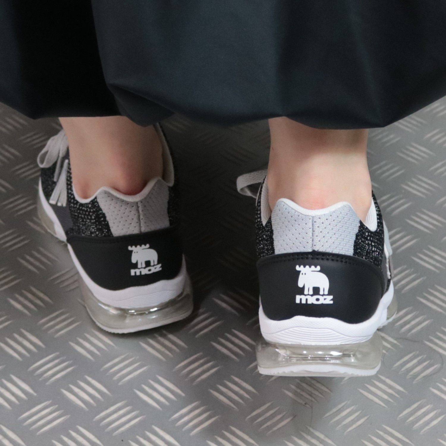 モズ コンビアクセント ダブルのエア入りソール 軽量ニットスニーカー 