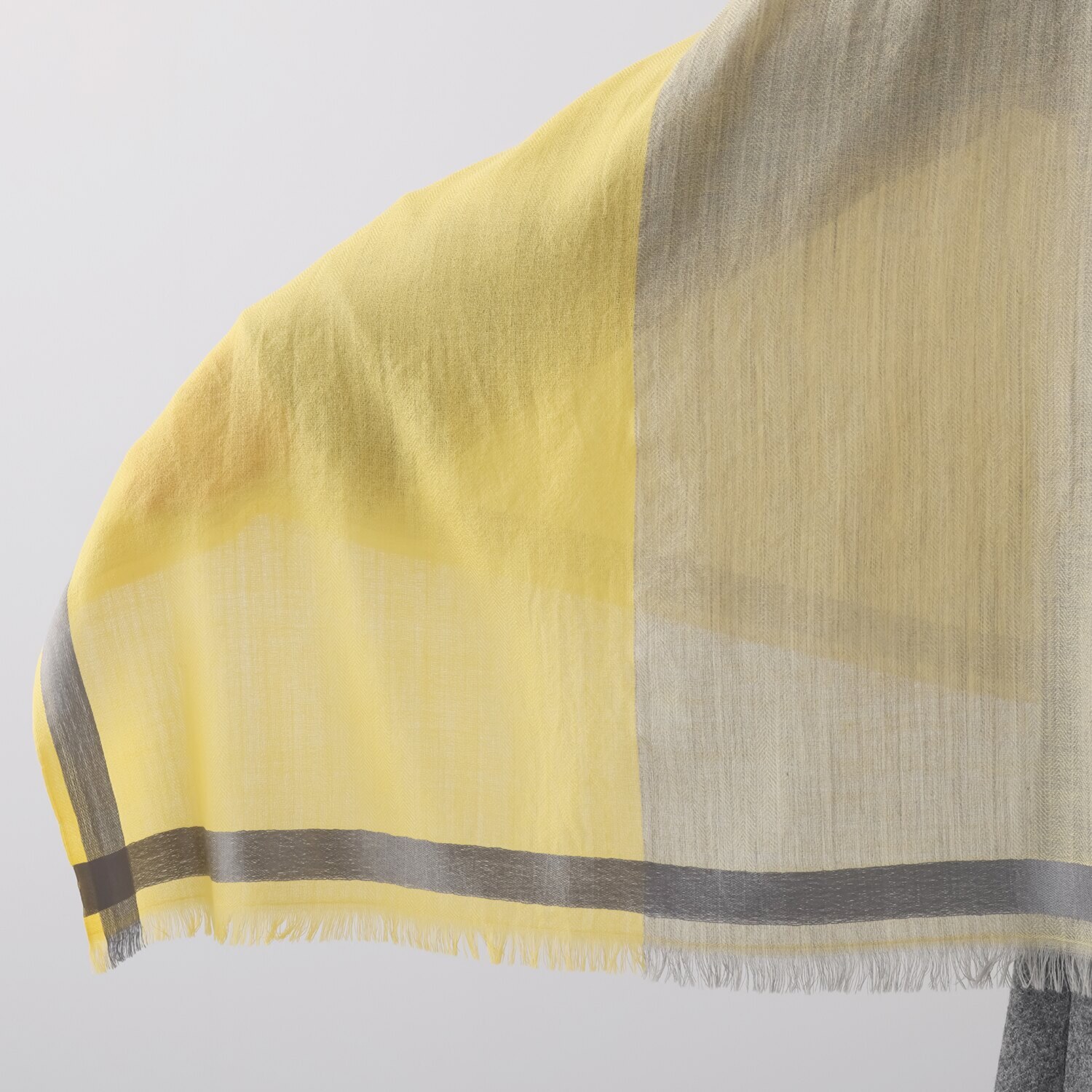 メリオン コロレス・デ・オトノ社製 ウールシルク 肌当たりのなめらかな ストール