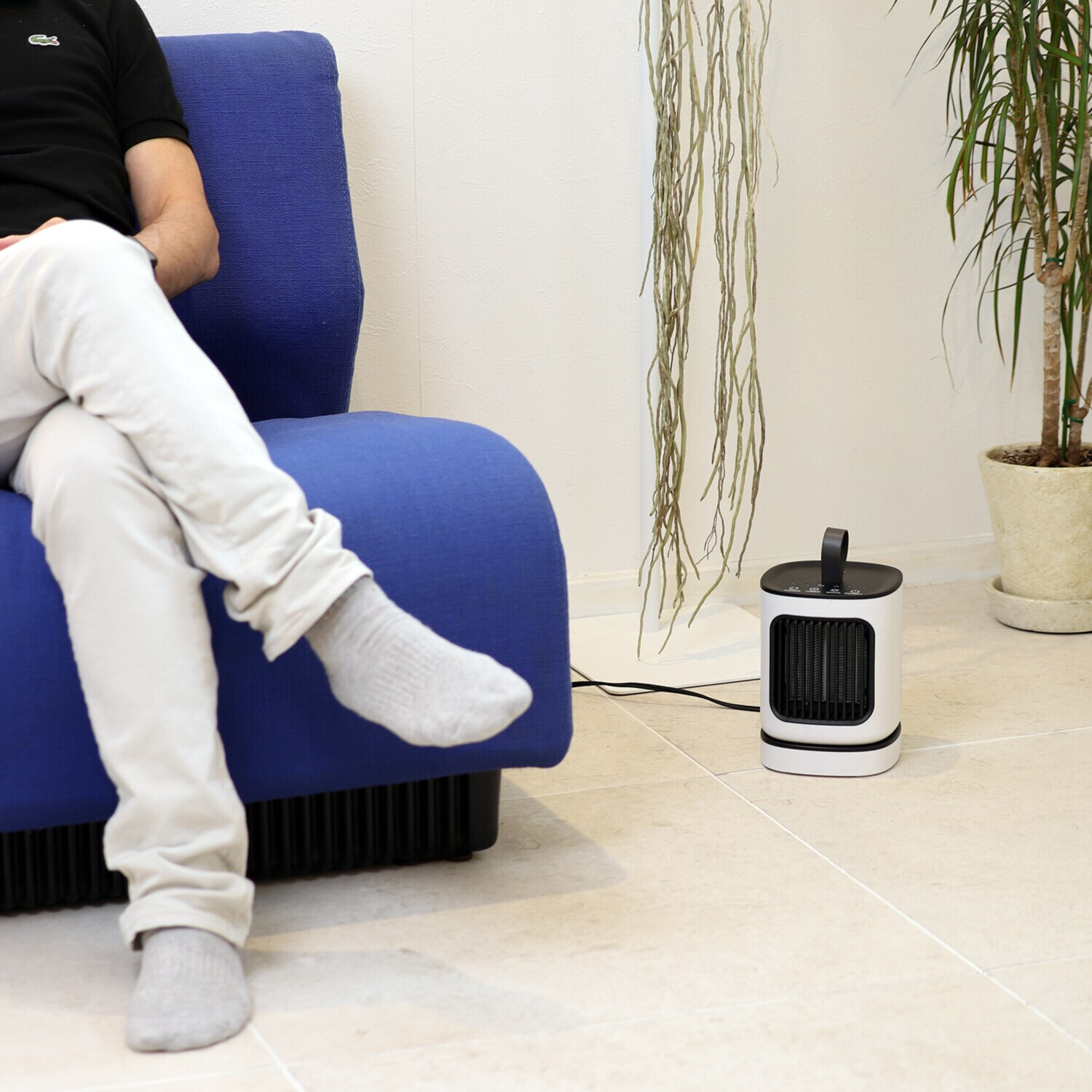 ＤＢＫ 軽量コンパクトで 持ち運びらくらく スイング機能搭載 セラミックファンヒーター ＤＣＷ６００