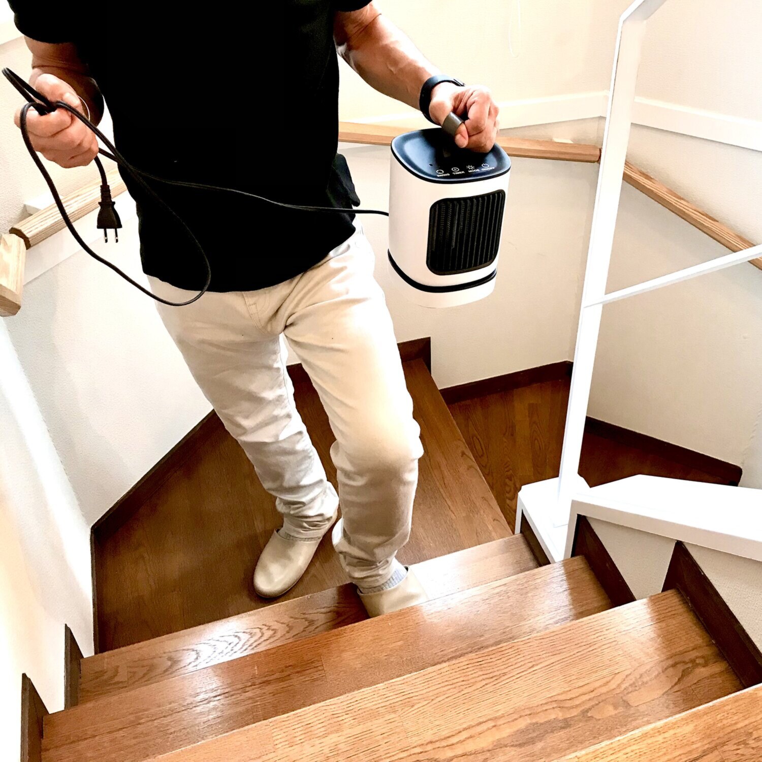 ＤＢＫ 軽量コンパクトで 持ち運びらくらく スイング機能搭載 セラミックファンヒーター ＤＣＷ６００