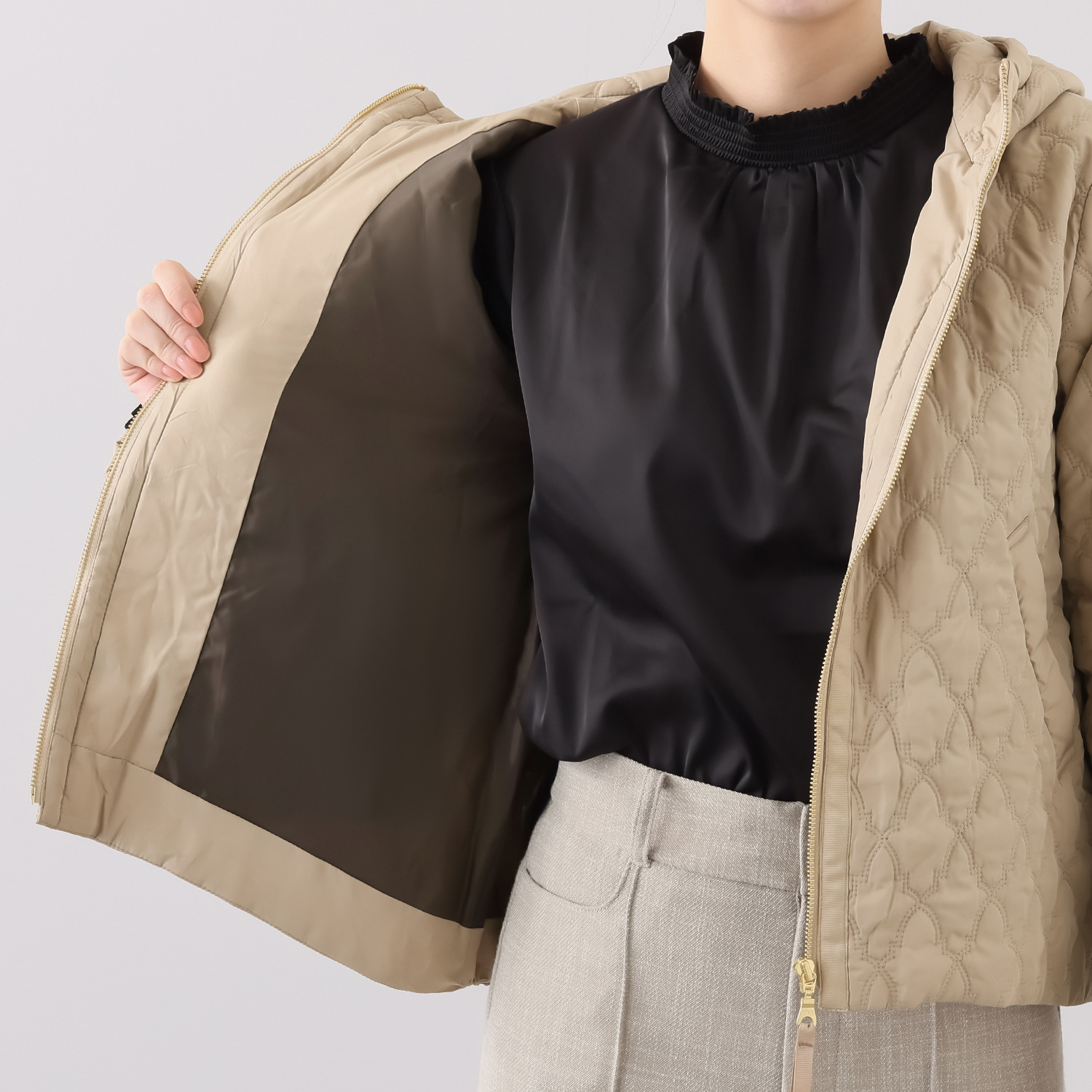 スタイル・ラヴィー テープ＆バックギャザー アクセント 中綿入り フーディージャケット