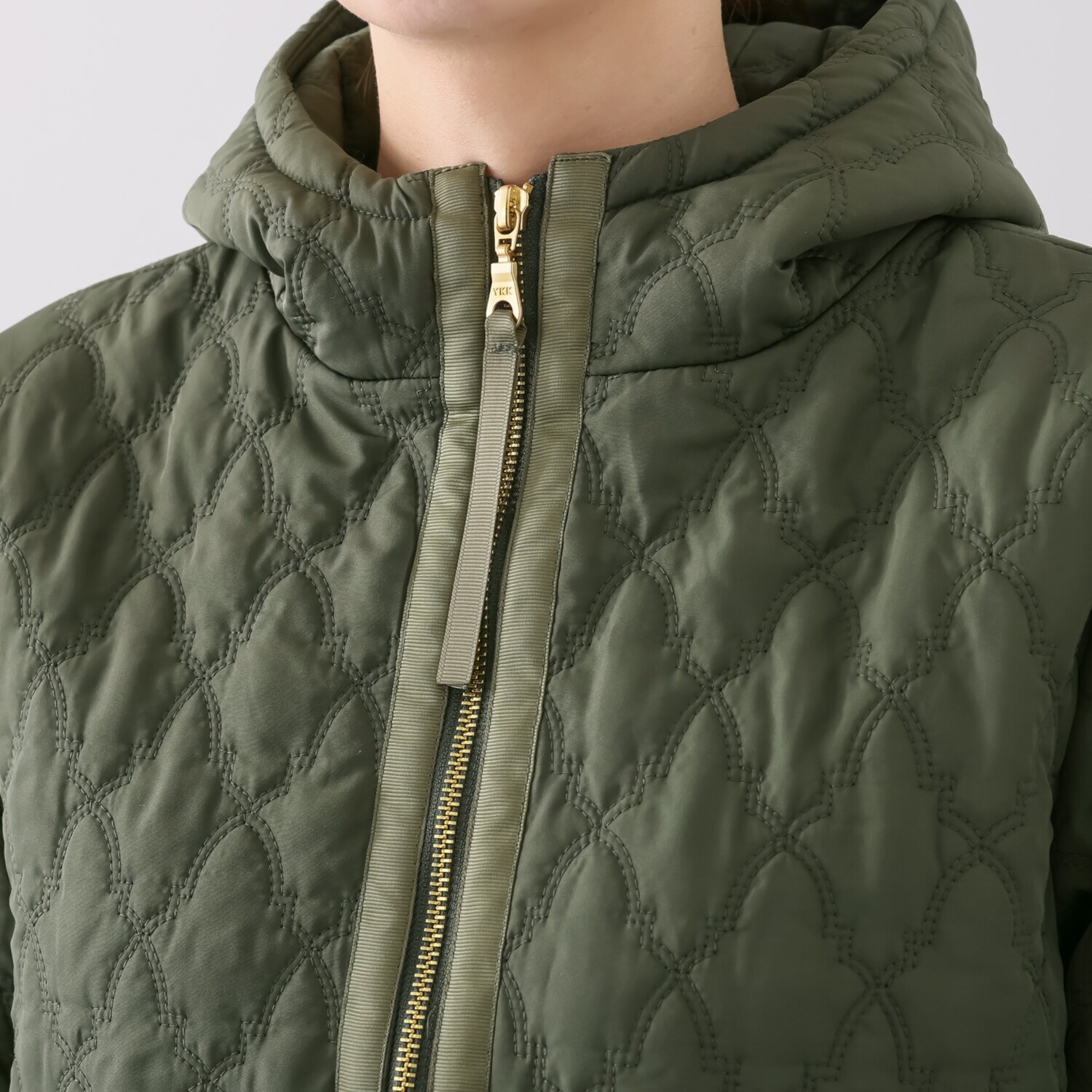 スタイル・ラヴィー テープ＆バックギャザー アクセント 中綿入り フーディージャケット