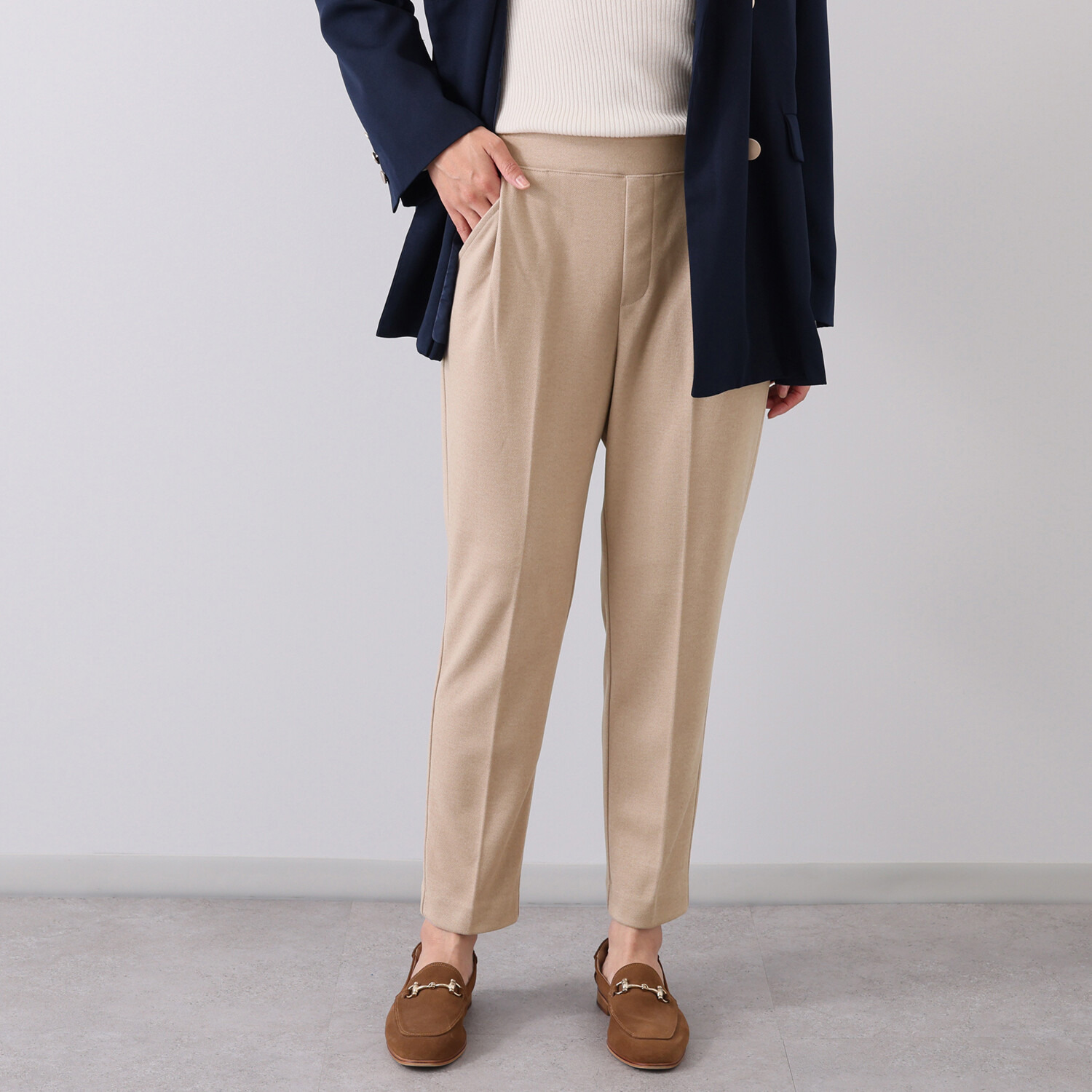 ラ・シュシュ ウールフラノ調 タック入り テーパードパンツ