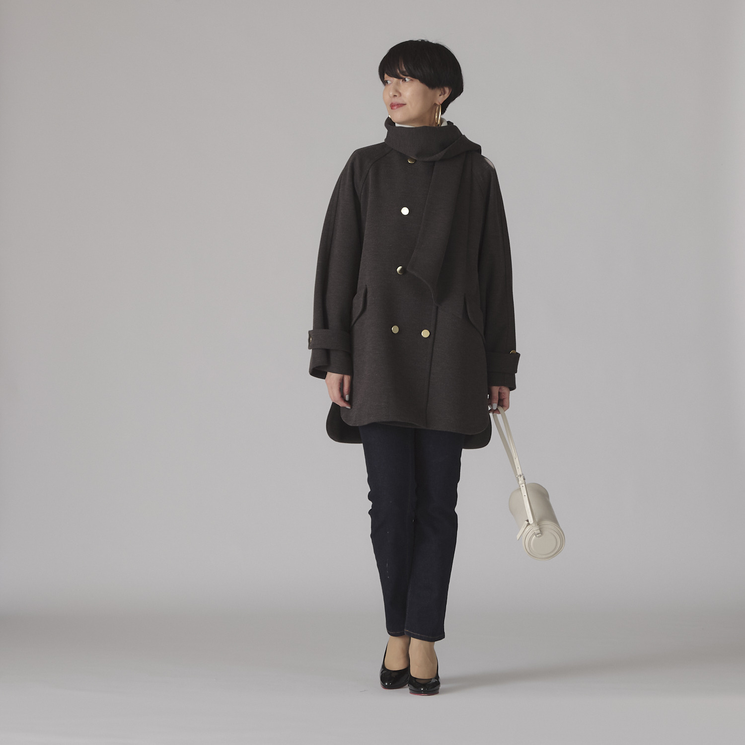 ボン・ブリコラージュ バイ　レイコ・ホウセンジ “ボンシック”なパリ風 共布マフラー付 ノーカラーコート