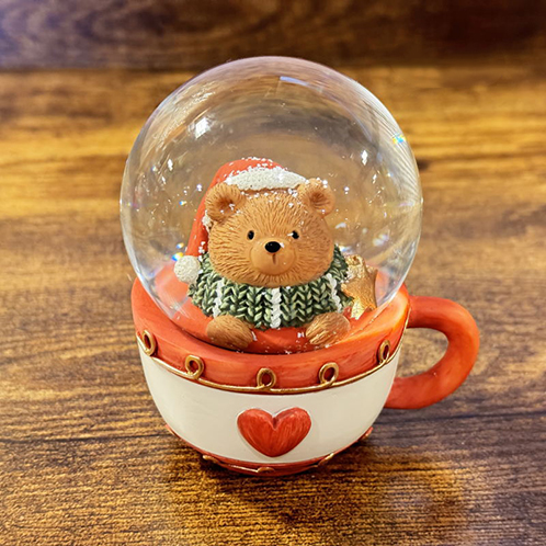 ハートの付いた カップの土台がキュート！ スノードーム “ベアー”