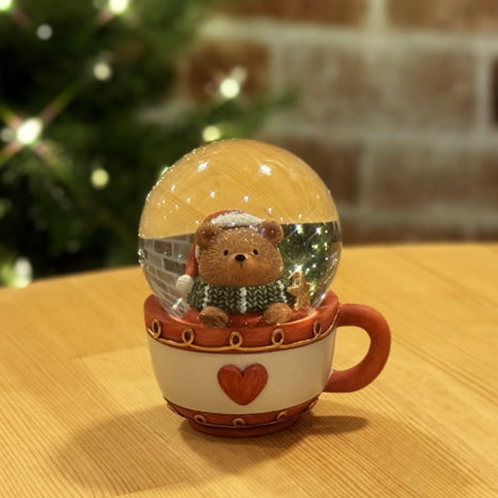 ハートの付いた カップの土台がキュート！ スノードーム “ベアー”